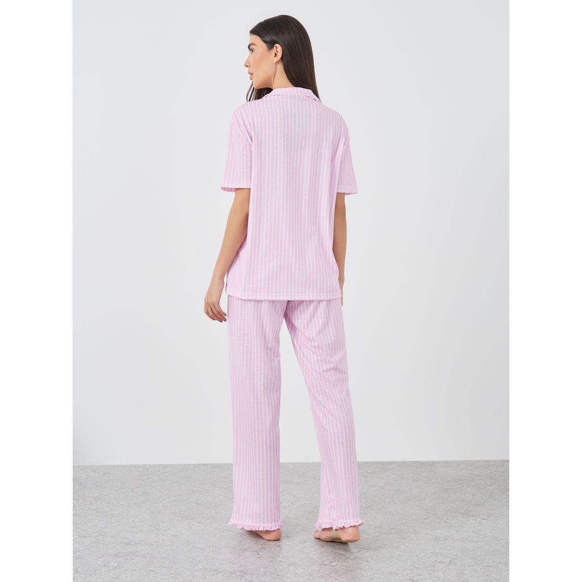 طقم من بنطال بيجاما وبلوزة مخططة بتفاصيل كشكش-women-clothing-nightwear-pyjamas-longsets-image-6
