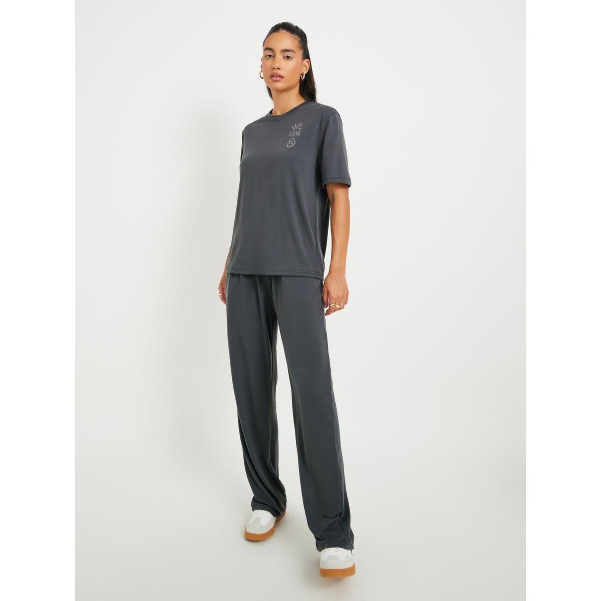 طقم منسق من جوغر بأرجل واسعة وتيشيرت بأكمام قصيرة-women-clothing-coordsets-image-2