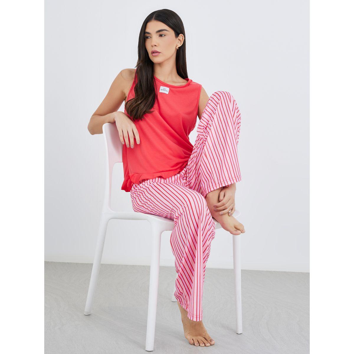 طقم من بنطال بيجاما مخطط وبلوزة بتفاصيل شارة مع حافة كشكش-women-clothing-nightwear-pyjamas-longsets-image-1