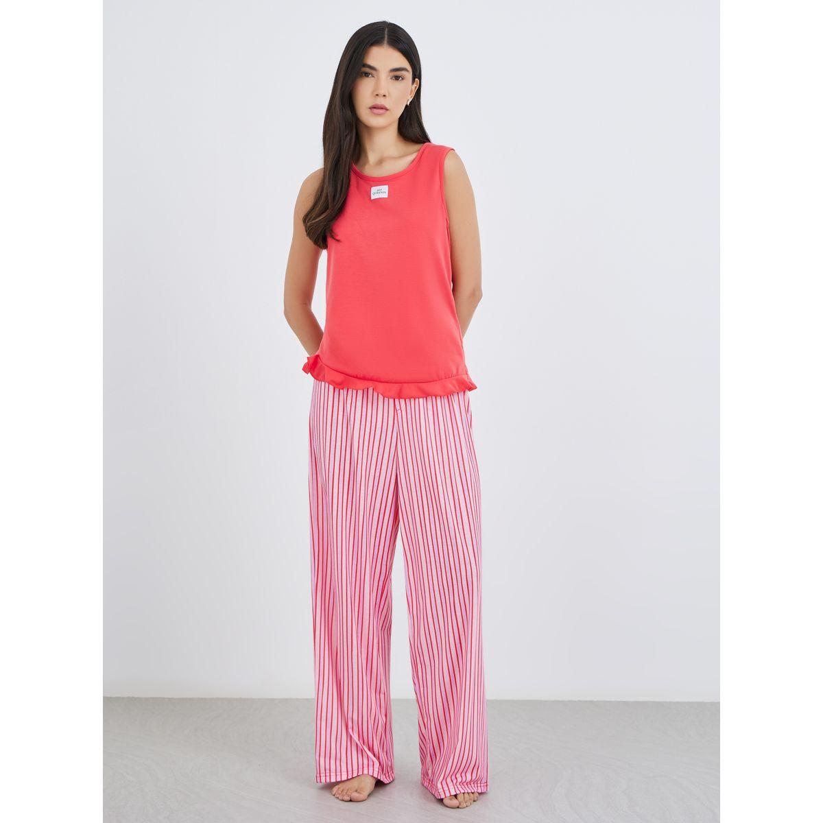 طقم من بنطال بيجاما مخطط وبلوزة بتفاصيل شارة مع حافة كشكش-women-clothing-nightwear-pyjamas-longsets-image-2