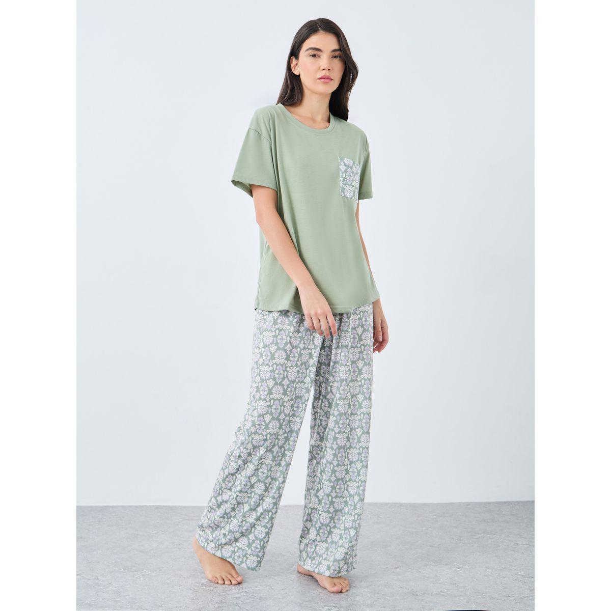 طقم من بنطال بيجاما وتيشيرت بطبعة-women-clothing-nightwear-pyjamas-longsets-image-2
