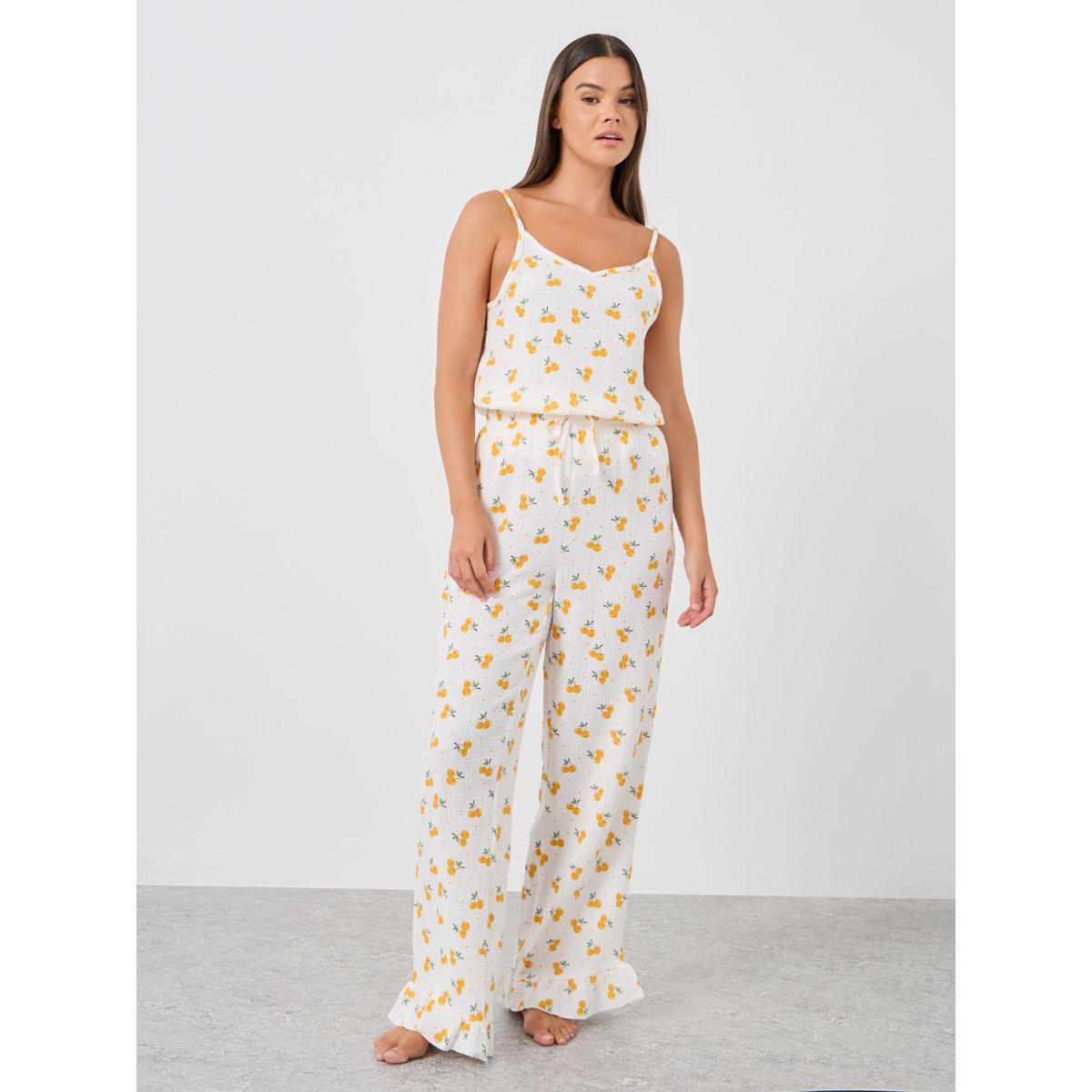 طقم من بنطال بيجاما وبلوزة مطبعة بالكامل بتفاصيل أكتاف كشكش-women-clothing-nightwear-pyjamas-longsets-image-5
