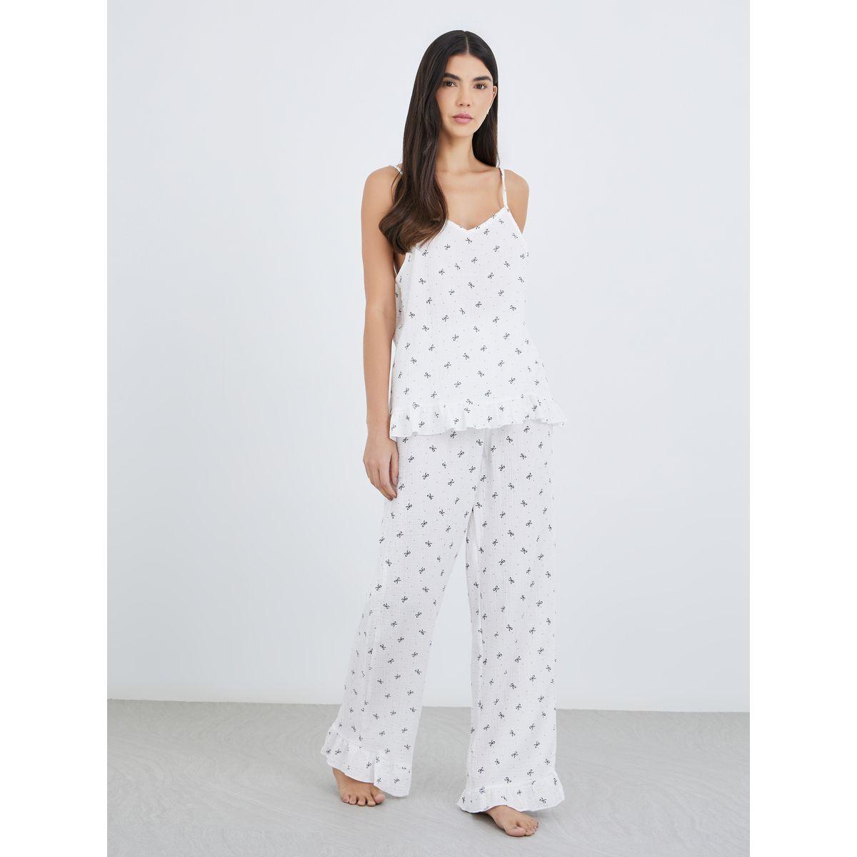 طقم من بنطال بيجاما وبلوزة بطبعة فيونكة مع حافة كشكش-women-clothing-nightwear-pyjamas-longsets-image-1
