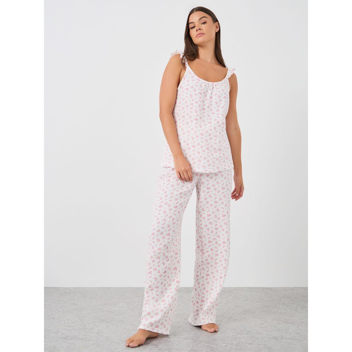 طقم من بنطال بيجاما وبلوزة بتفاصيل كشكش-women-clothing-nightwear-pyjamas-longsets-image-2