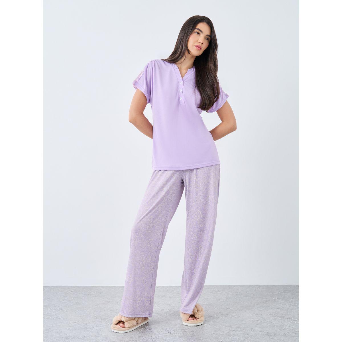 Styli Notch Neck Placket Lace Back T-Shirt and Leopard Pyjama Set-women-clothing-nightwear-pyjamas-longsets-image-2