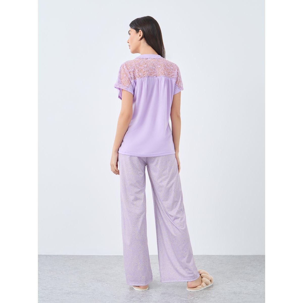 Styli Notch Neck Placket Lace Back T-Shirt and Leopard Pyjama Set-women-clothing-nightwear-pyjamas-longsets-image-5