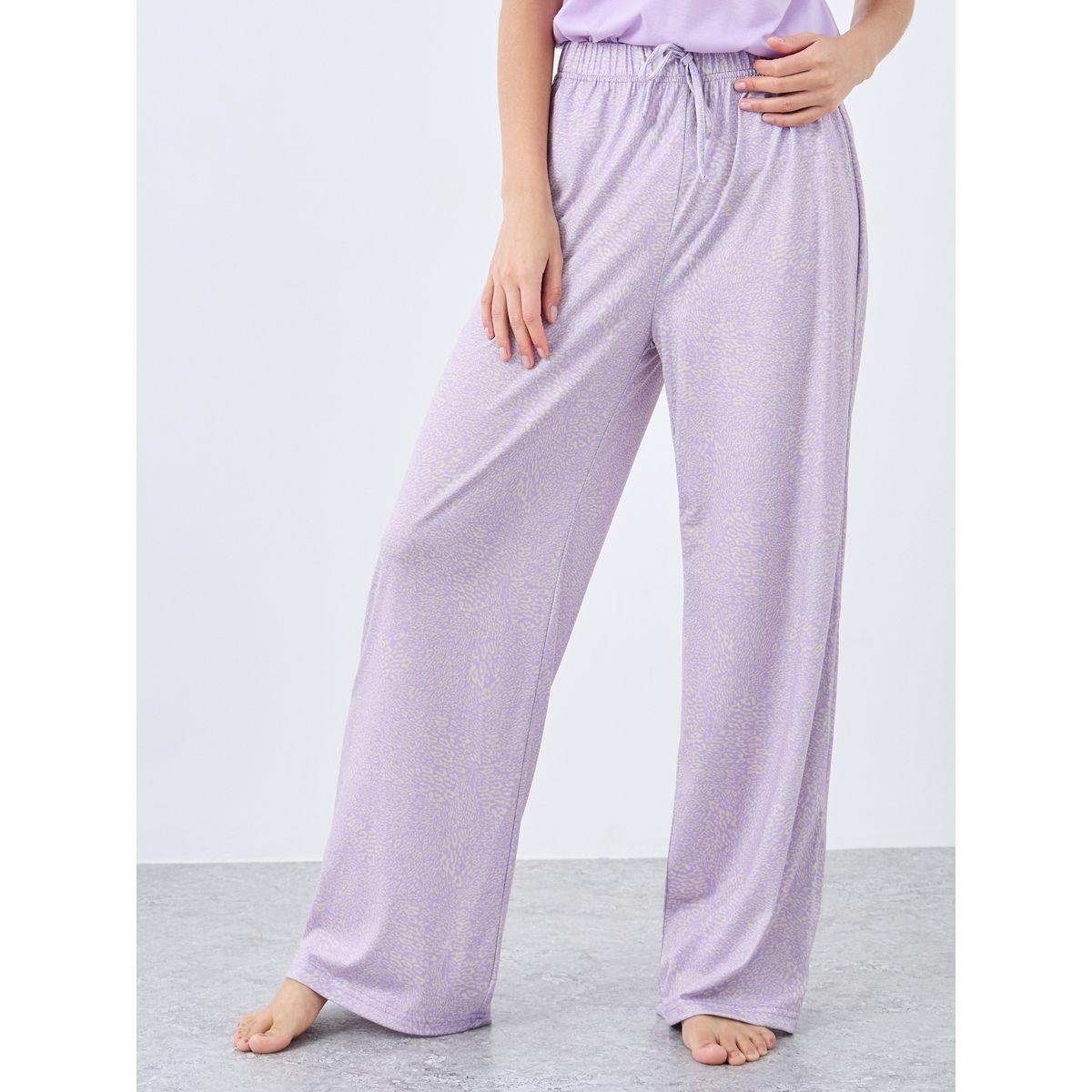 Styli Notch Neck Placket Lace Back T-Shirt and Leopard Pyjama Set-women-clothing-nightwear-pyjamas-longsets-image-6