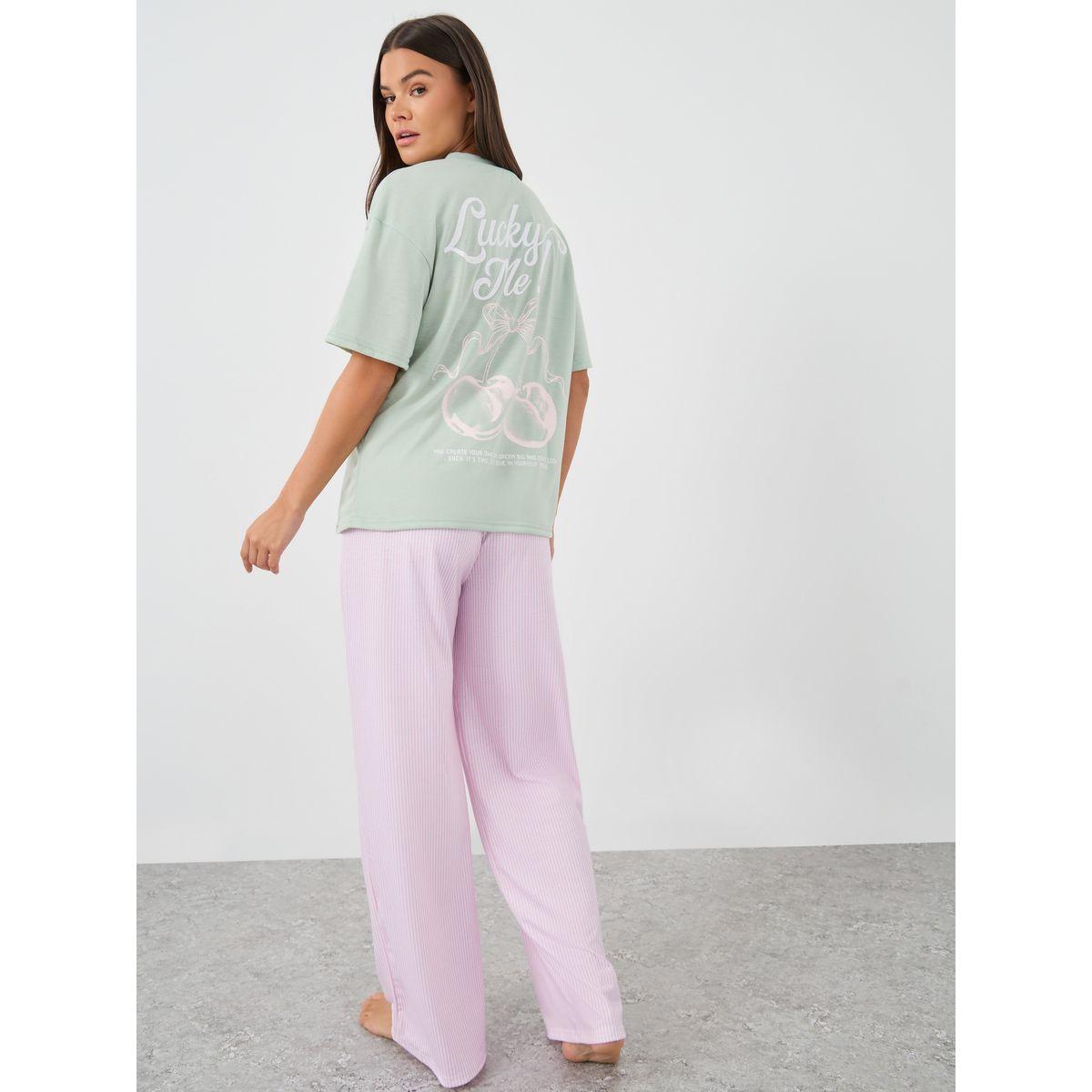 طقم بيجاما من بنطال وتيشيرت بطبعة كتابة-women-clothing-nightwear-pyjamas-longsets-image-1