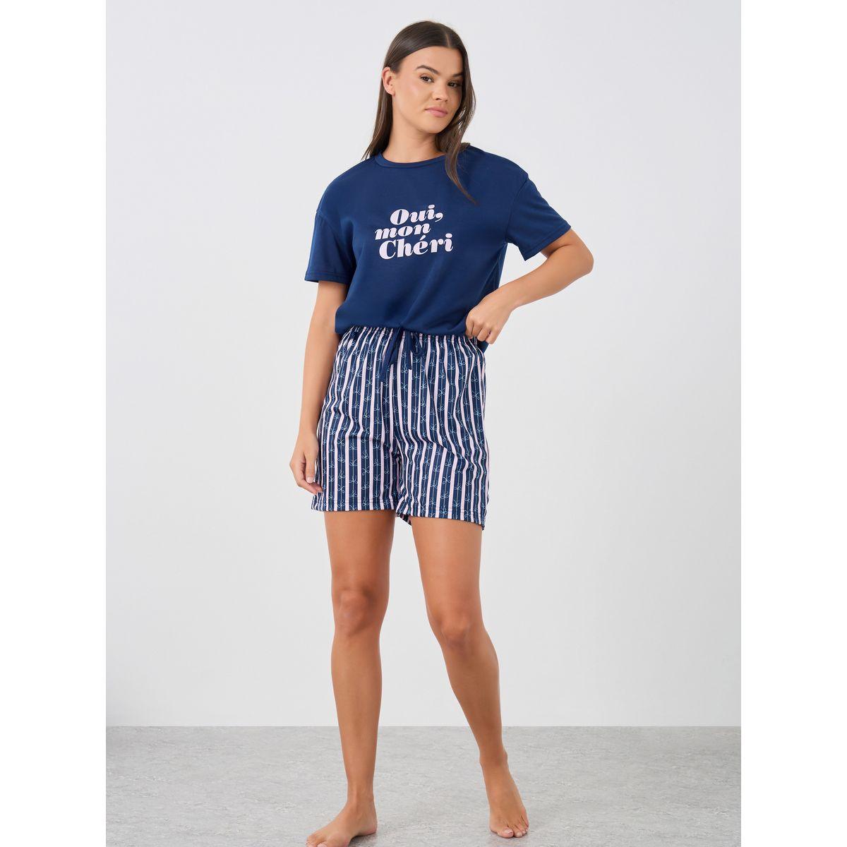 طقم بيجاما من شورت وتيشيرت بطبعة كتابة-women-clothing-nightwear-pyjamas-shortsets-image-3