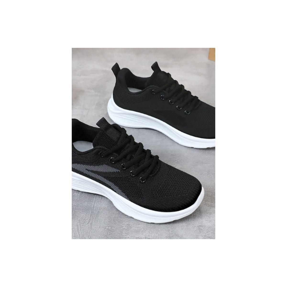 حذاء رياضي بمقدمة دائرية وتفاصيل بارزة الملمس-women-shoes-sneakers-image-2