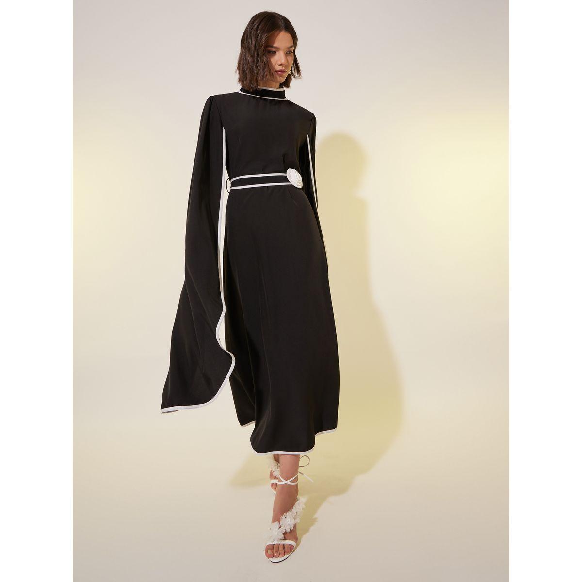Styli Solid Contrasted Trim Midi Dress with Flower Detail-women-clothing-dresses-image-2