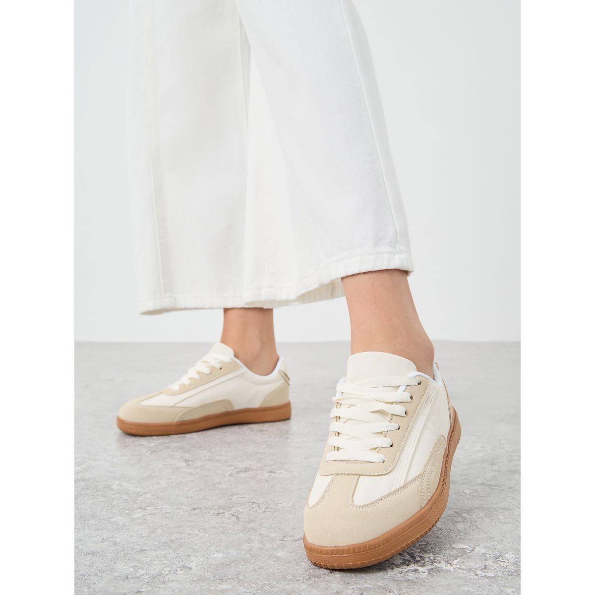 حذاء سنيكرز بنمط كتل الالوان ورباط غلق-women-shoes-sneakers-image-1