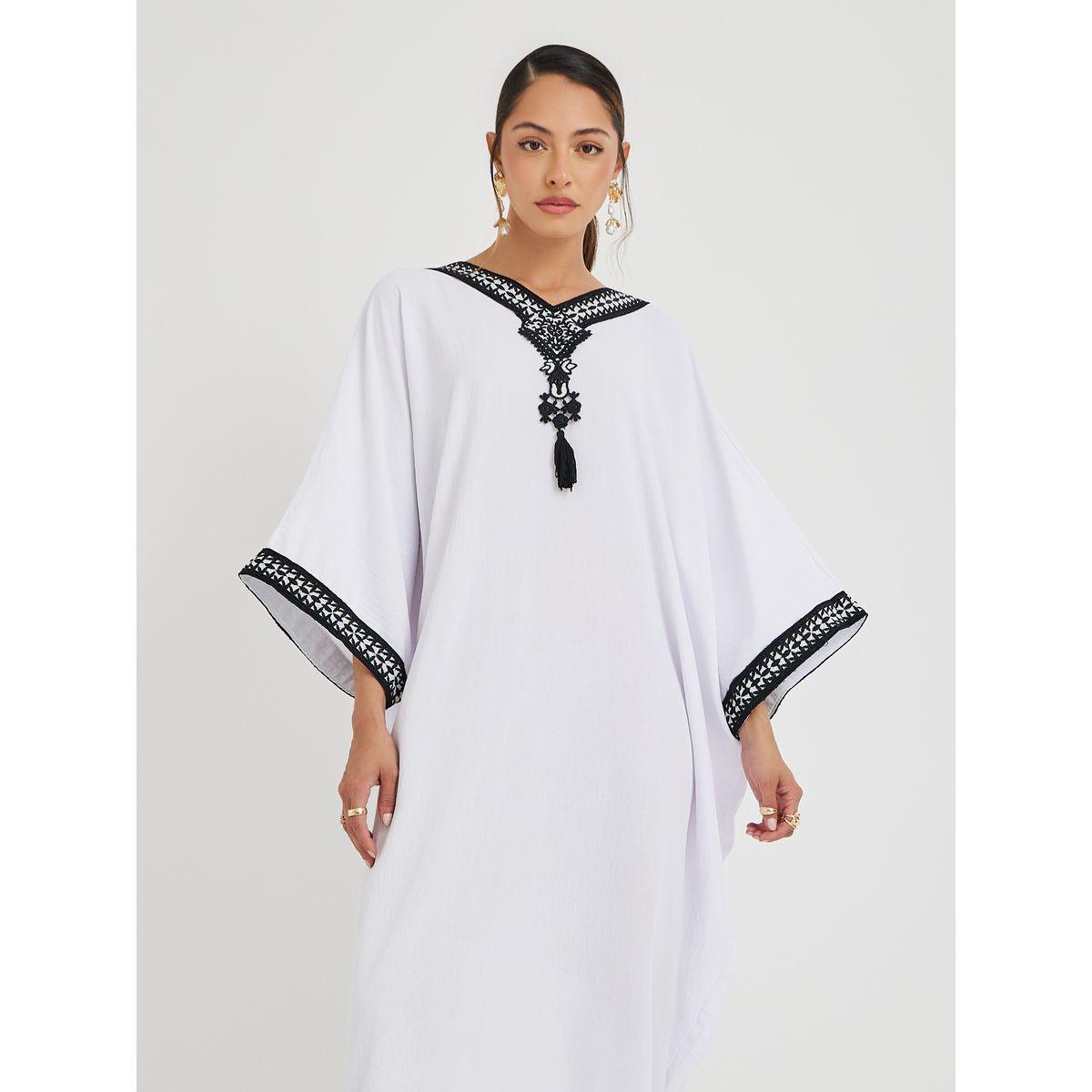 أميرة x ستايلي جلابية مُطرّزة بقصة سائبة وأكمام خفاش مع شراشيب-women-arabicclothing-jalabiyas-image-2