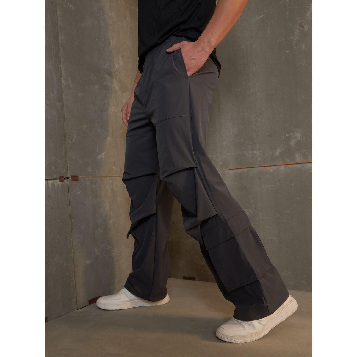بنطال باراشوت باجي بكسرات عند الركبة-men-clothing-bottoms-joggers-image-3