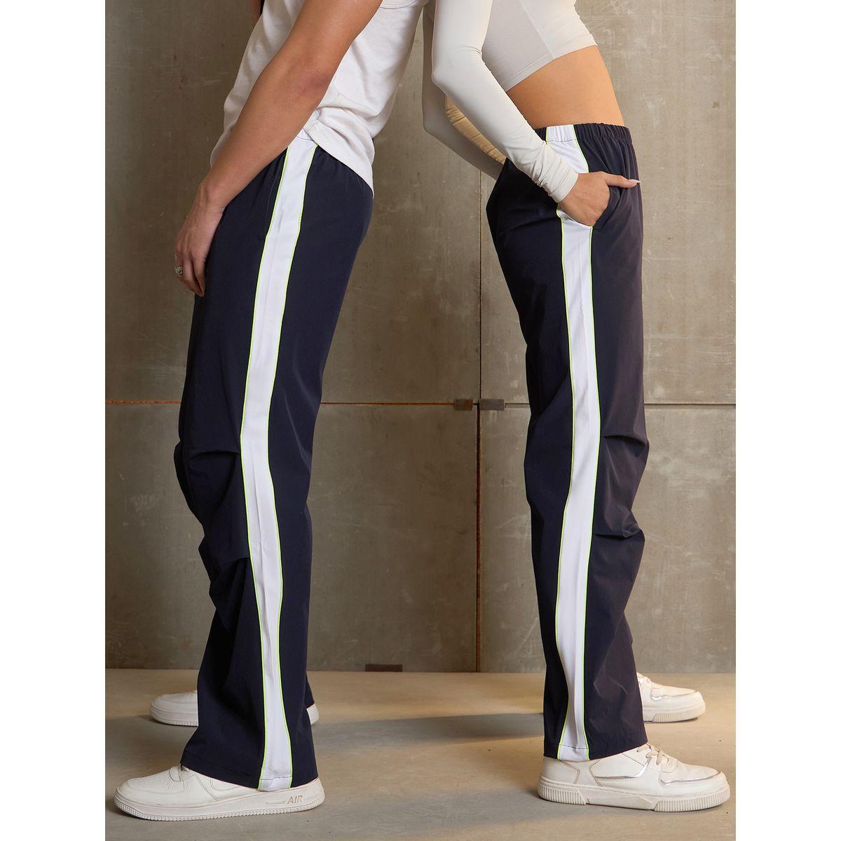 بنطال باراشوت باجي بتصميم جانبي-men-clothing-bottoms-joggers-image-1