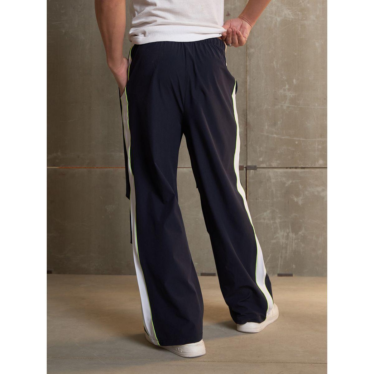 بنطال باراشوت باجي بتصميم جانبي-men-clothing-bottoms-joggers-image-5
