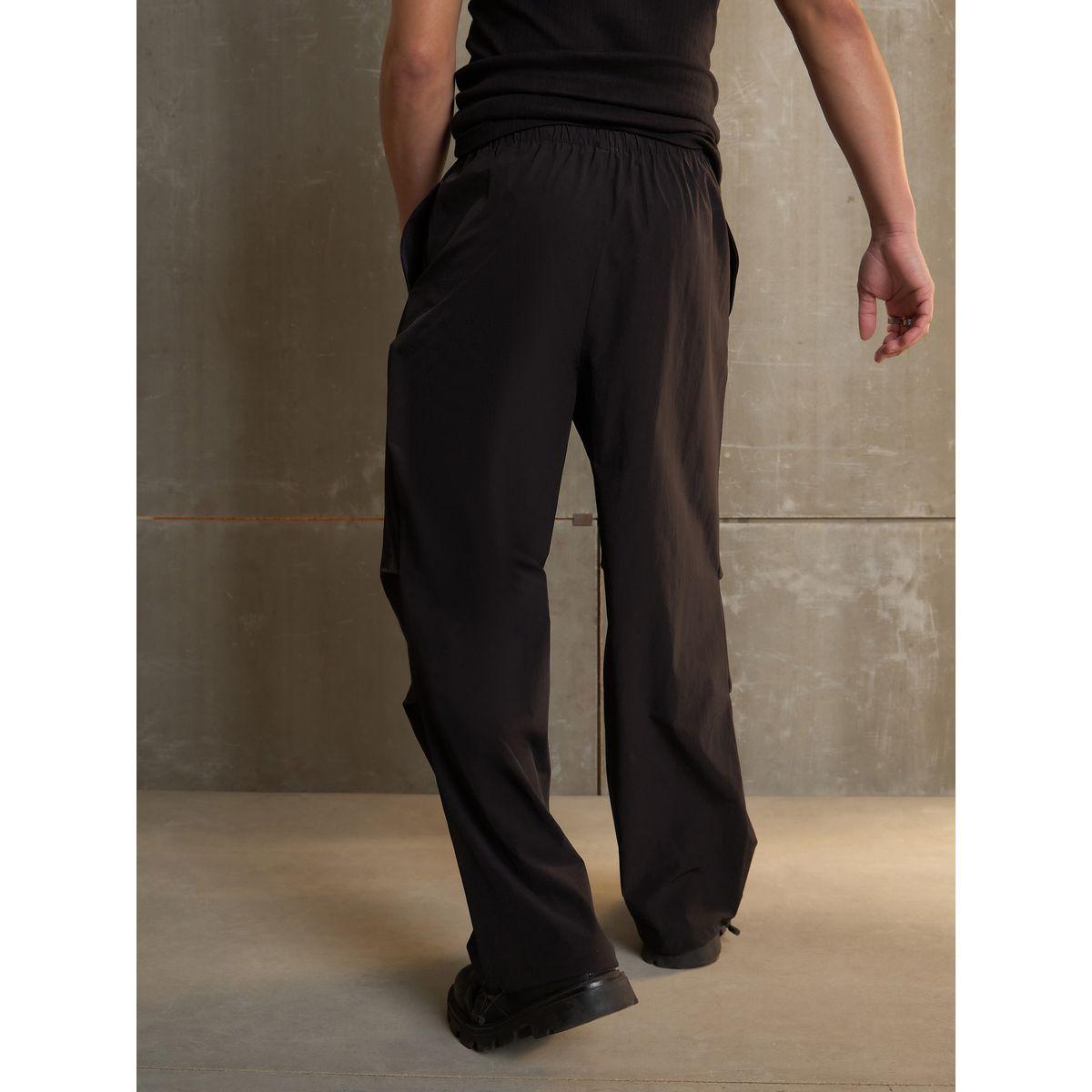 بنطال باراشوت باجي بتفاصيل كسرات-men-clothing-bottoms-joggers-image-5