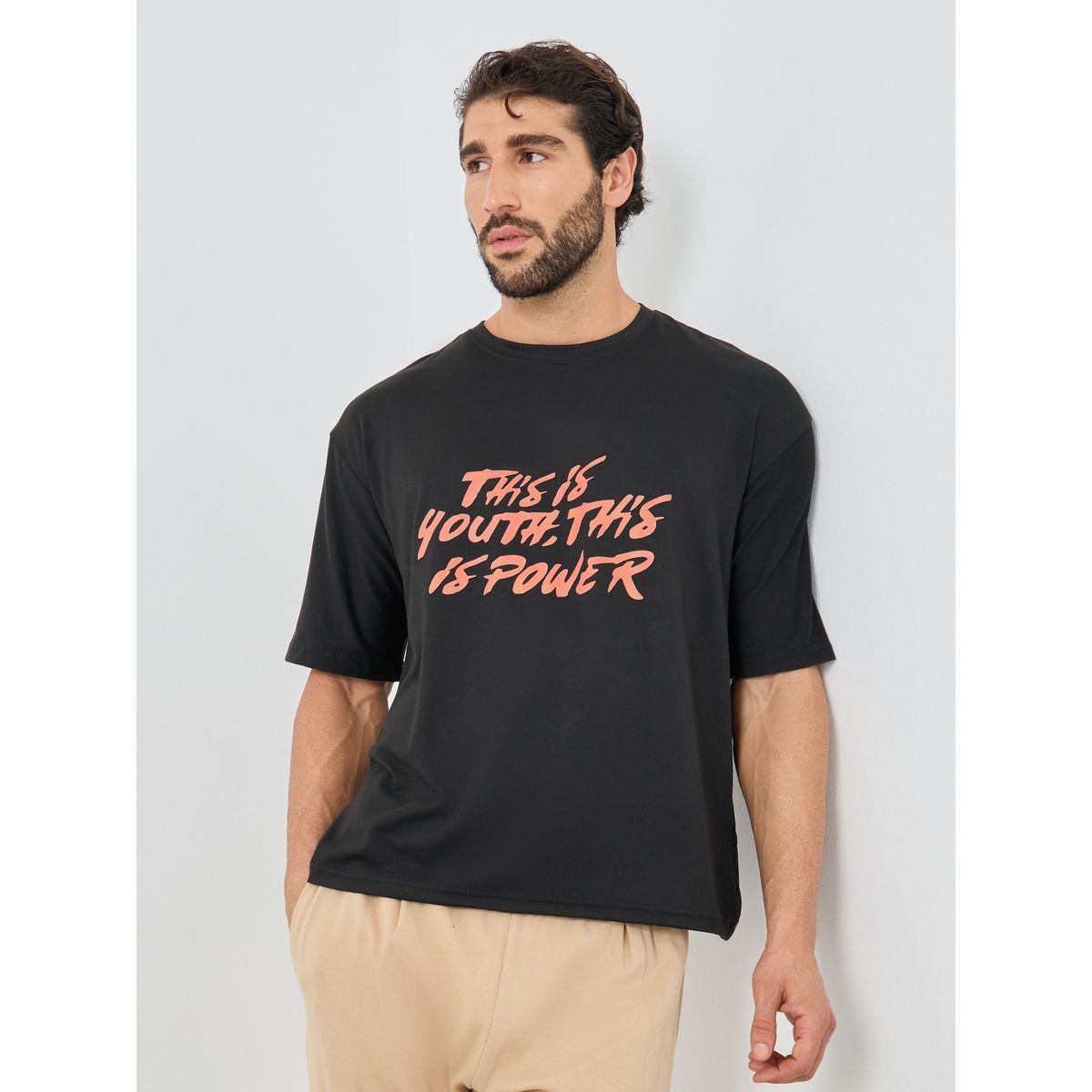 تيشيرت فضفاض بطبعة كتابة وياقة دائرية-men-clothing-tshirtsandpolos-tshirts-image-1