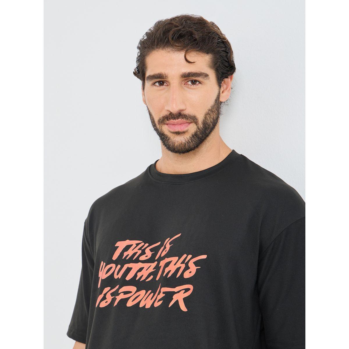 تيشيرت فضفاض بطبعة كتابة وياقة دائرية-men-clothing-tshirtsandpolos-tshirts-image-3