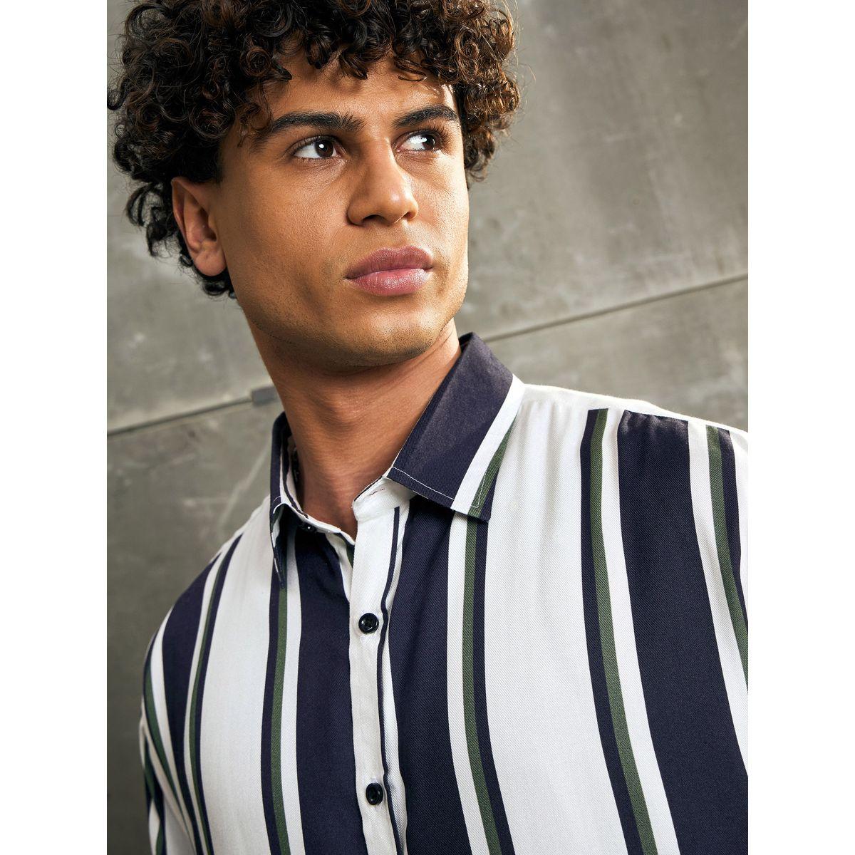 بلوزة مخططة بقصة مريحة وأكمام طويلة-men-clothing-shirts-image-4