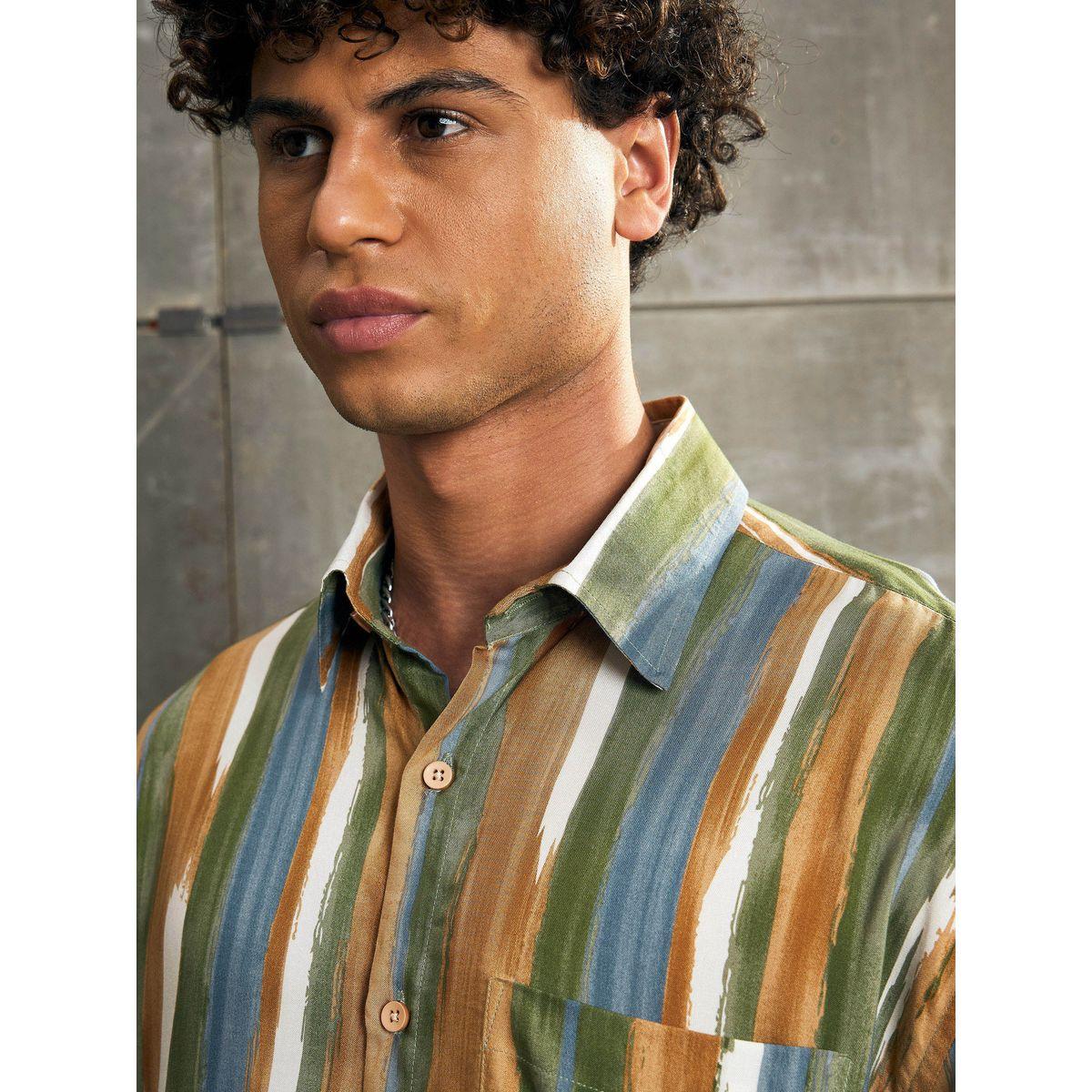 بلوزة مخططة بقصة مريحة وأكمام قصيرة-men-clothing-shirts-image-4