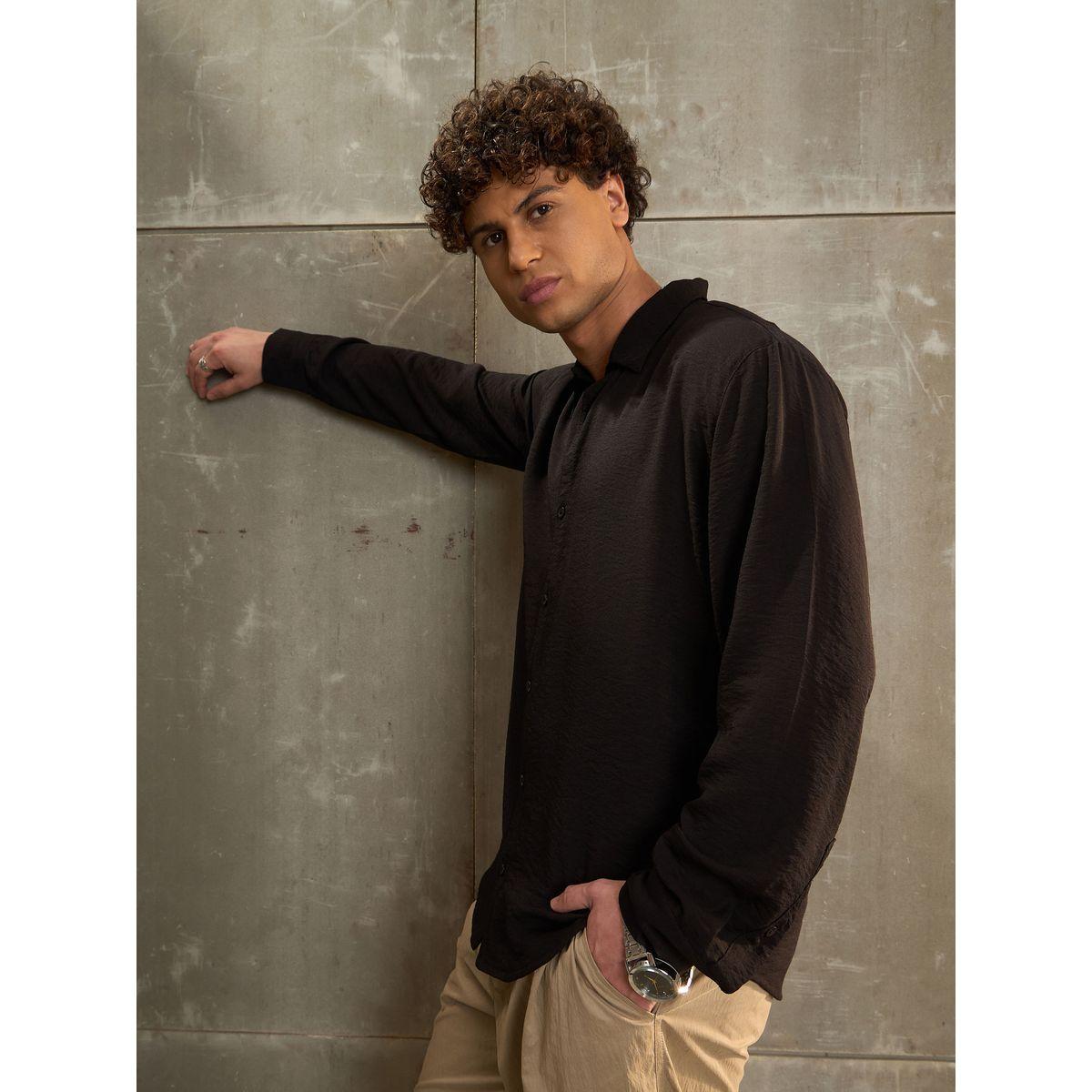 بلوزة سادة بقصة مريحة وأكمام طويلة-men-clothing-shirts-image-2