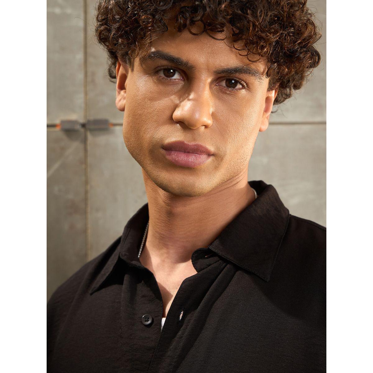 بلوزة سادة بقصة مريحة وأكمام طويلة-men-clothing-shirts-image-3