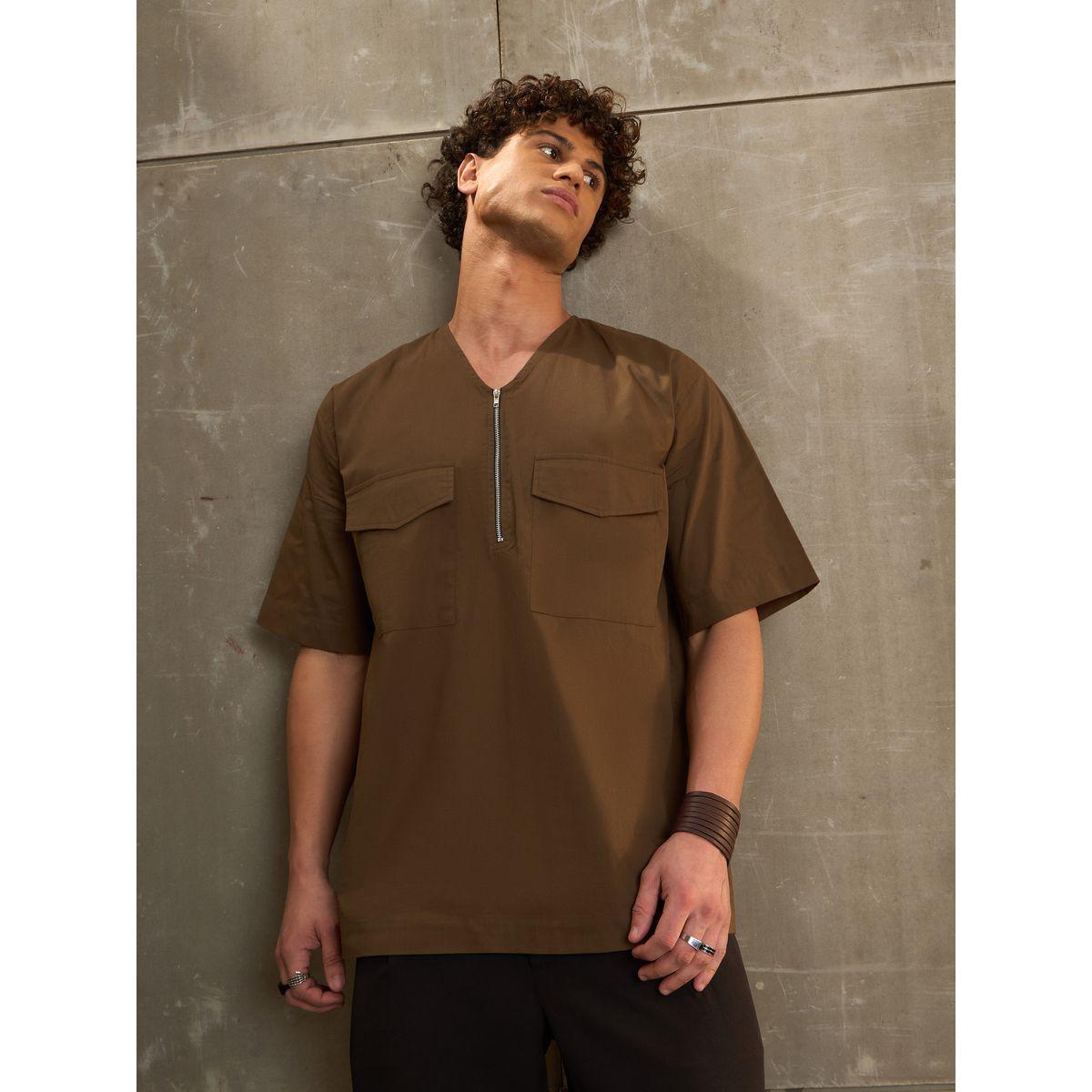 قميص ساسافراس سوليد برقبة V بسحاب أمامي بوبلين وضيق مريح-men-clothing-shirts-image-6