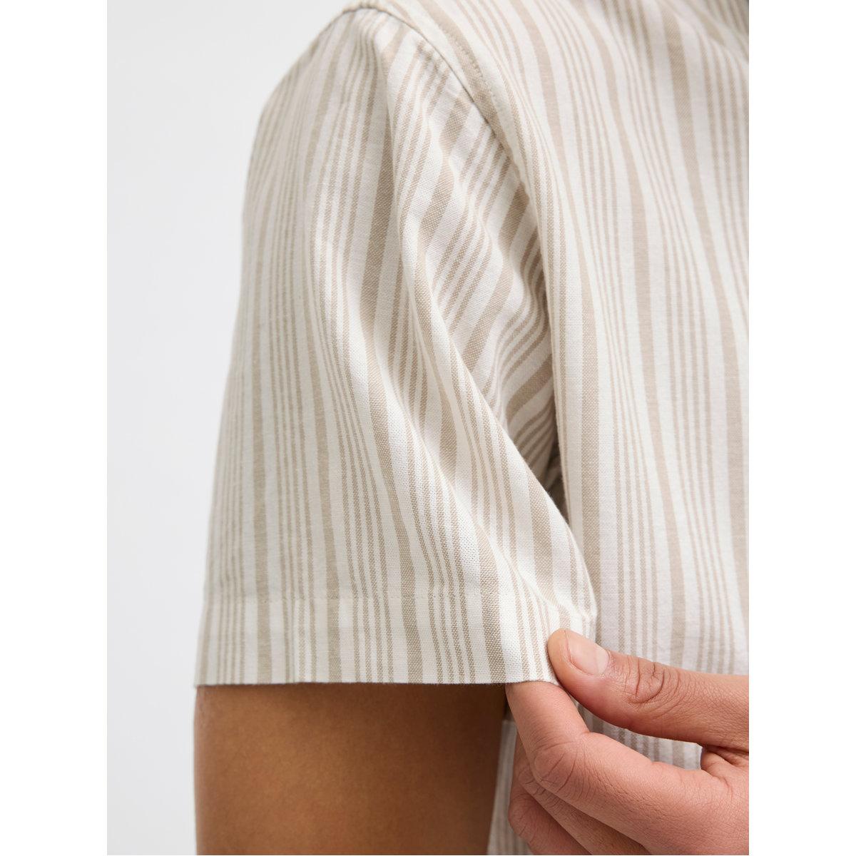 قميص مخطط بقصة عادية وياقة سبريد-men-clothing-shirts-image-4