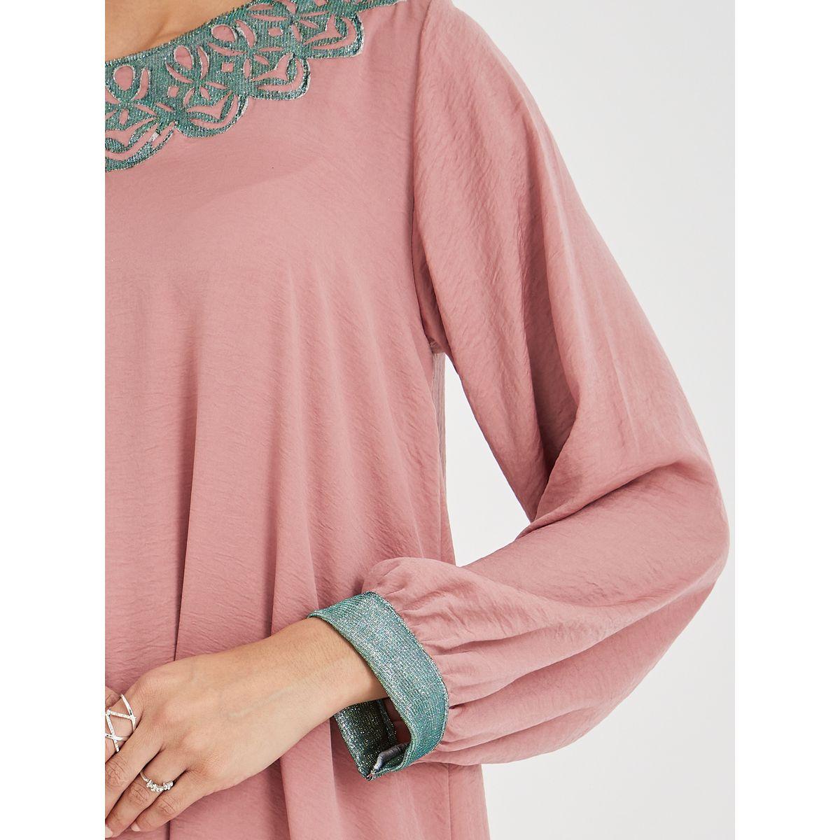 أميرة x ستايلي جلابية بتفاصيل مُرقعة وأكمام مكبلة-women-arabicclothing-jalabiyas-image-3