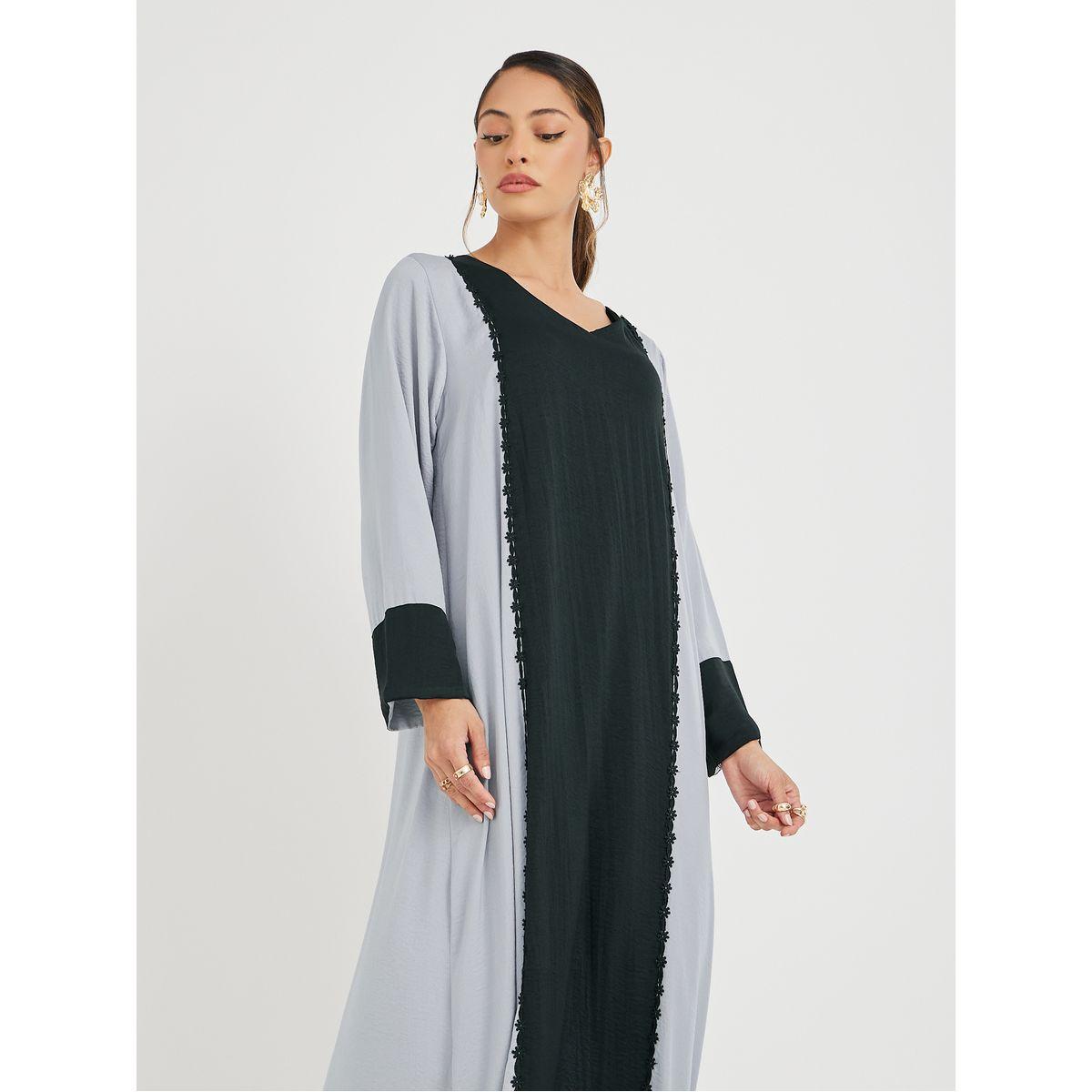 جلابية بنمط كتل الالوان وتفاصيل دانتيل-women-arabicclothing-jalabiyas-image-2
