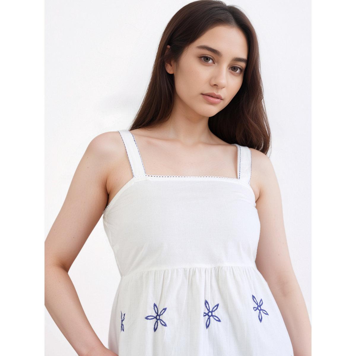 بلوزة كامي بلا أكمام مع تفاصيل مُطرّزة-women-clothing-tshirts-image-2