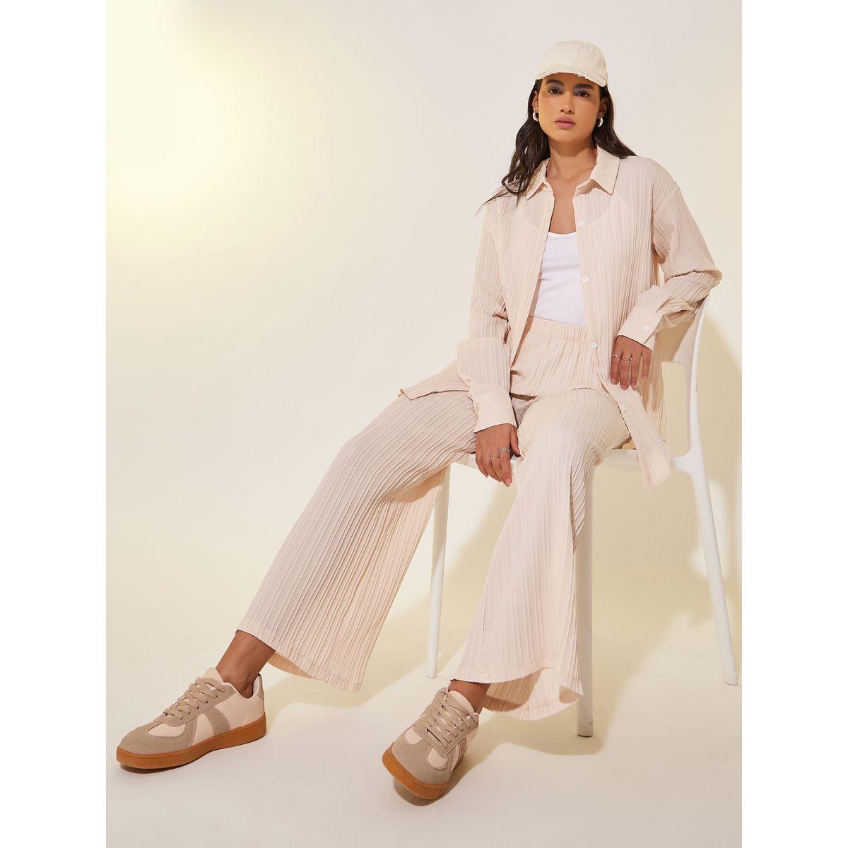 طقم منسق من بنطال بأرجل واسعة وبلوزة بأكمام طويلة-women-clothing-coordsets-image-1