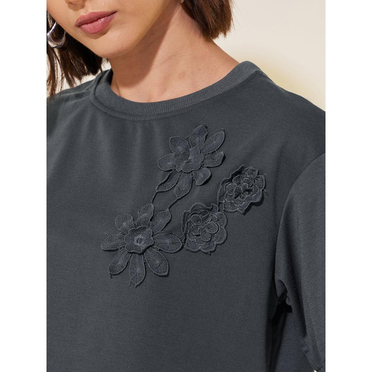 Styli Women Flower Applique T-Shirt and Skirts Co-Ords-women-clothing-coordsets-image-4