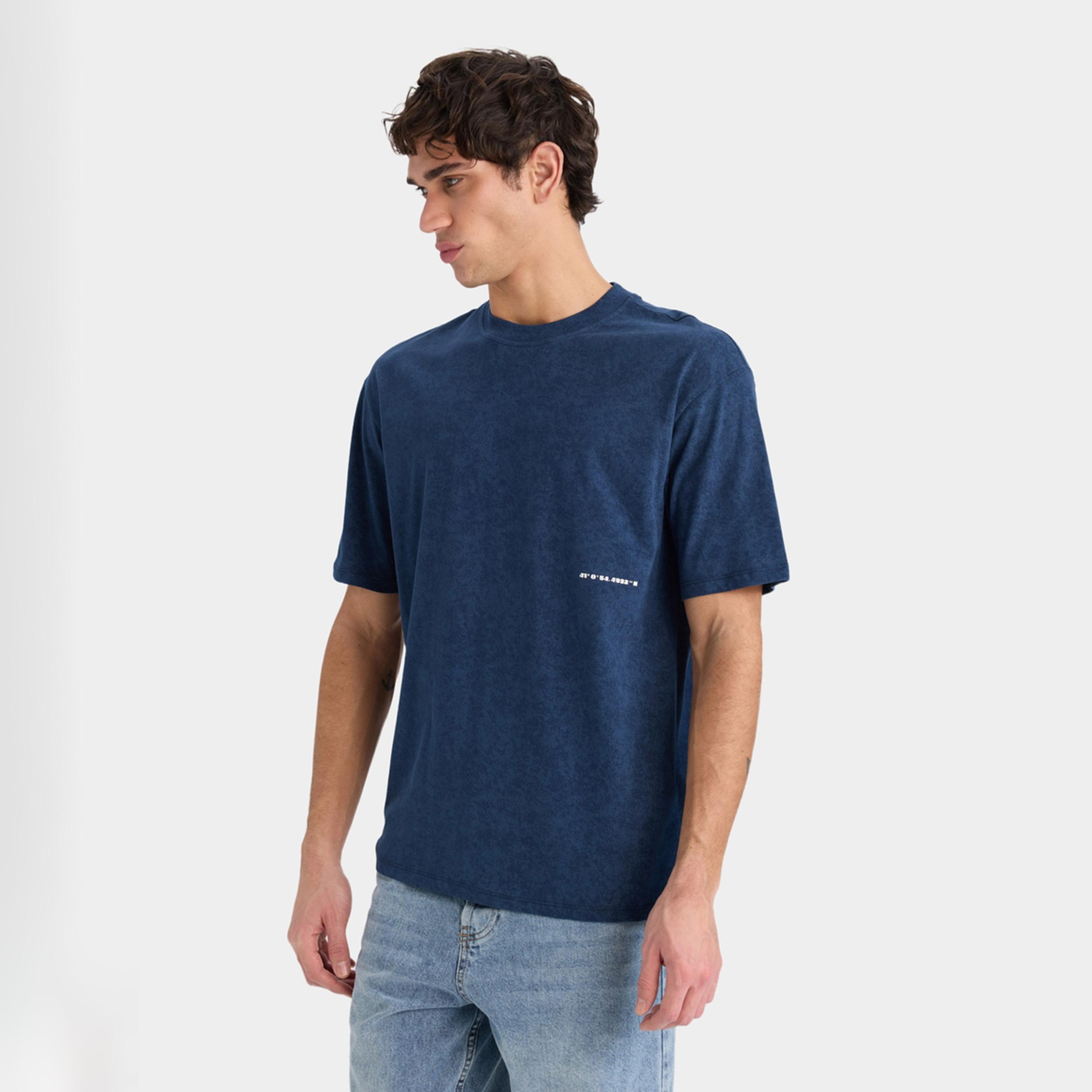 ديفاكتو × ستايلي-  تي شيرت رجالي قطني قصّة عادية - أزرق-men-clothing-tshirtsandpolos-tshirts-image-4
