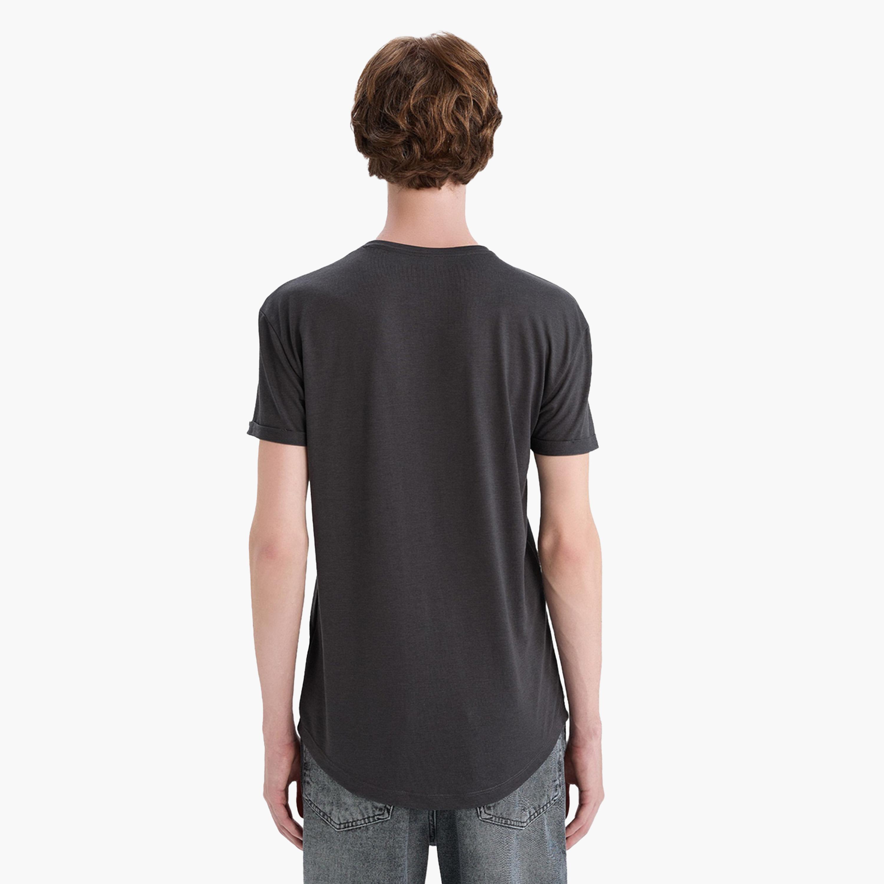 ديفاكتو × ستايلي-  تي شيرت رجالي ضيق ياقة دائرية - أسود-men-clothing-tshirtsandpolos-tshirts-image-3