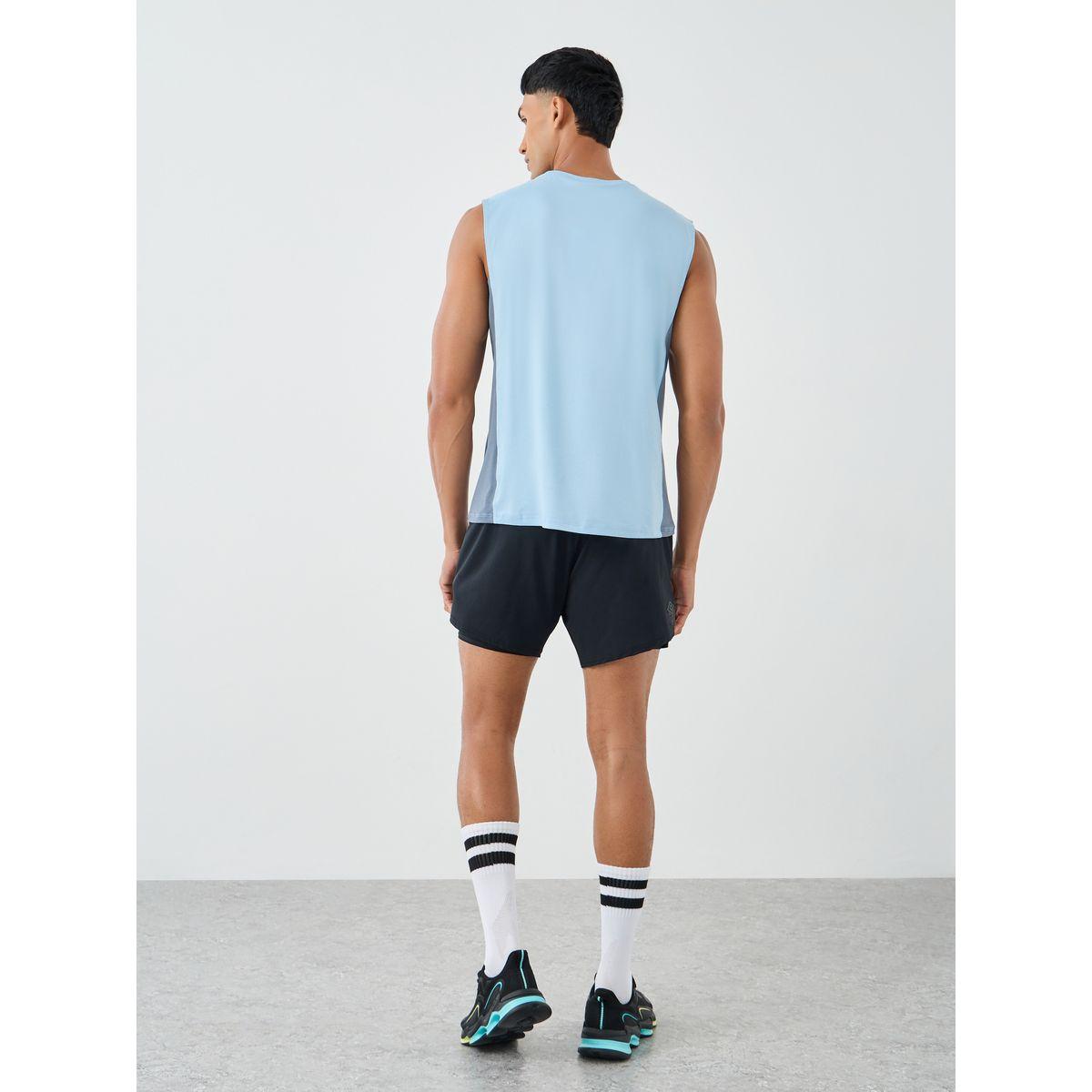 تيشيرت كت بحافة واسعة مع تفاصيل مُتباينة-men-clothing-sportswearandactivewear-tshirtsandpolos-image-4