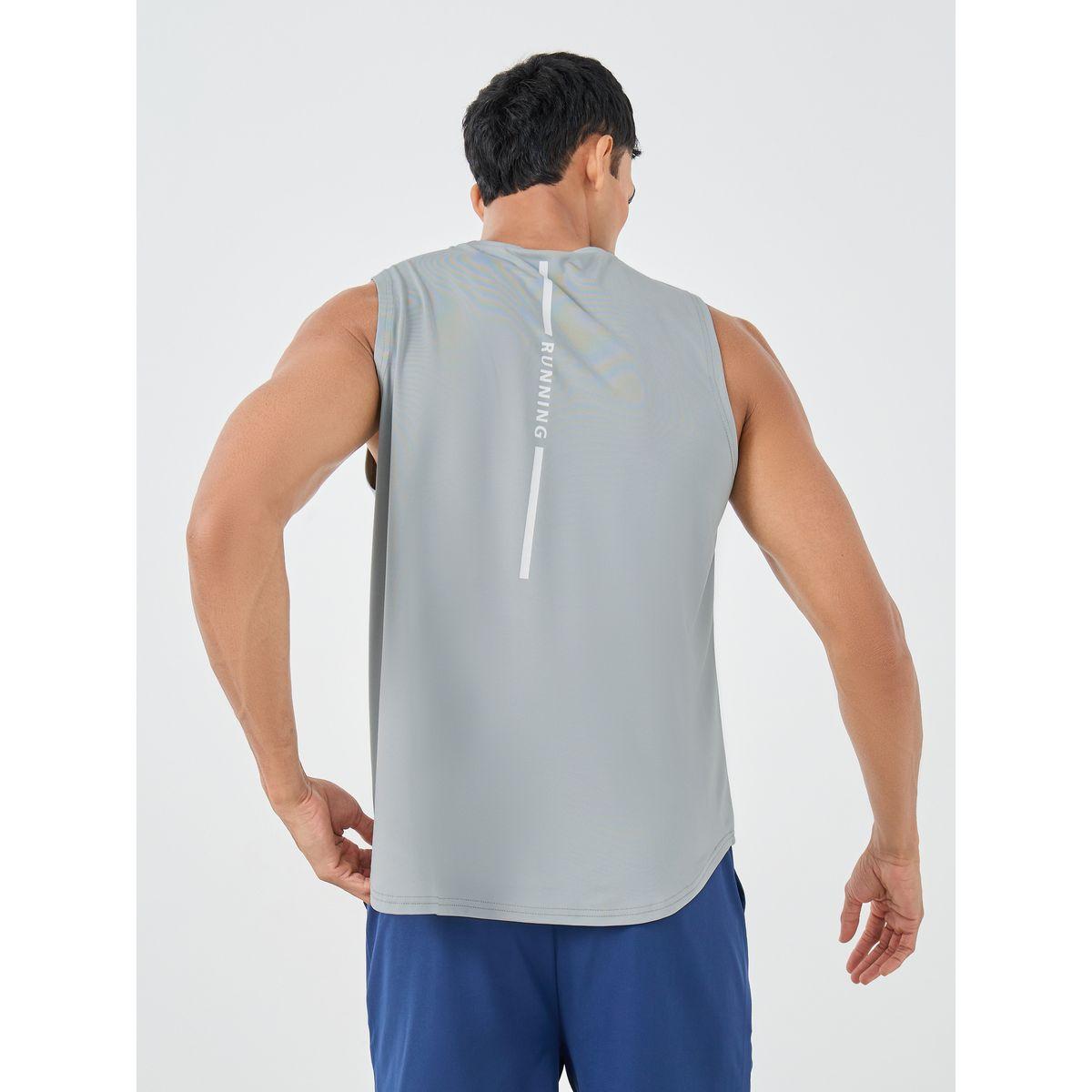 تيشيرت كت بفتحة ذراع منخفضة وطبعة على الظهر-men-clothing-sportswearandactivewear-tshirtsandpolos-image-1