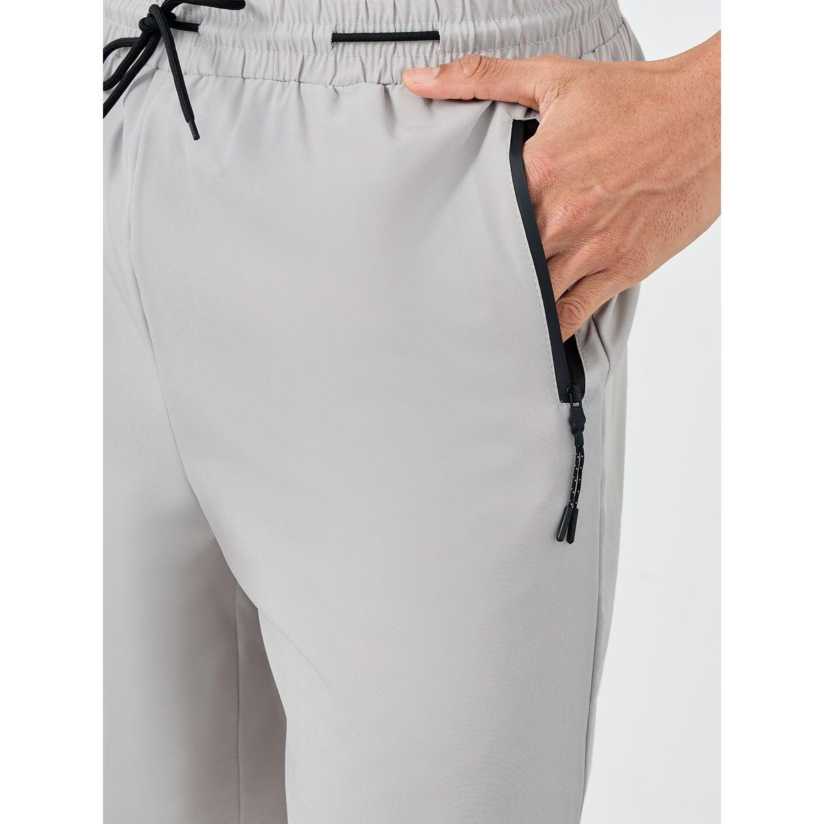شورت بقصة عادية وسحَّاب بتفاصيل مُتباينة-men-clothing-sportswearandactivewear-bottoms-shorts-image-3