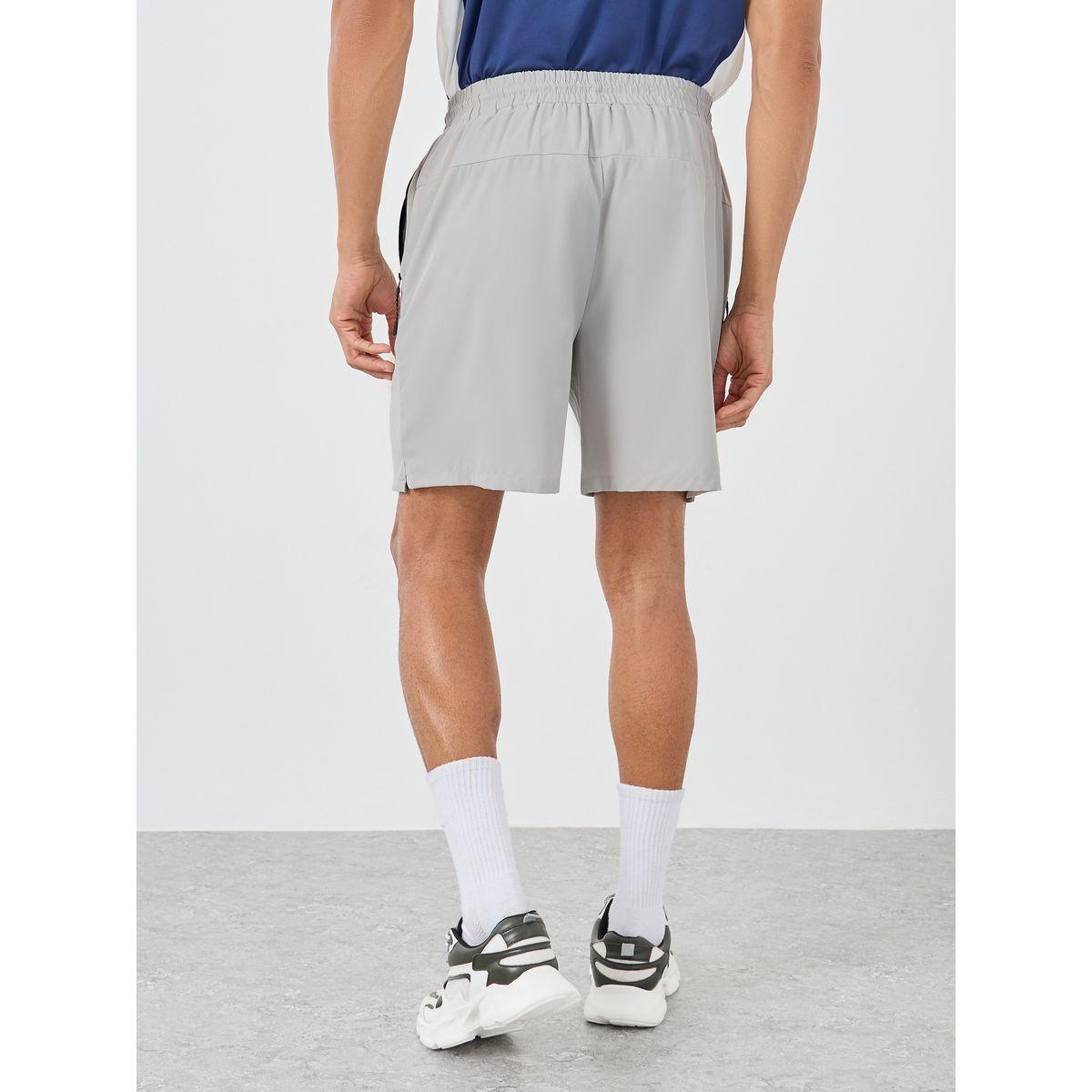 شورت بقصة عادية وسحَّاب بتفاصيل مُتباينة-men-clothing-sportswearandactivewear-bottoms-shorts-image-4
