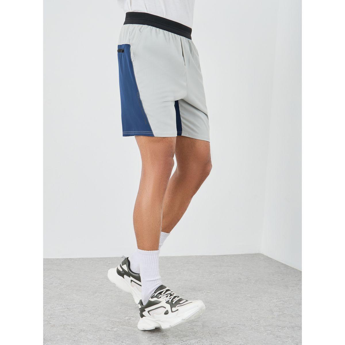 شورت بقصة عادية ونمط كتل الالوان-men-clothing-sportswearandactivewear-bottoms-shorts-image-1