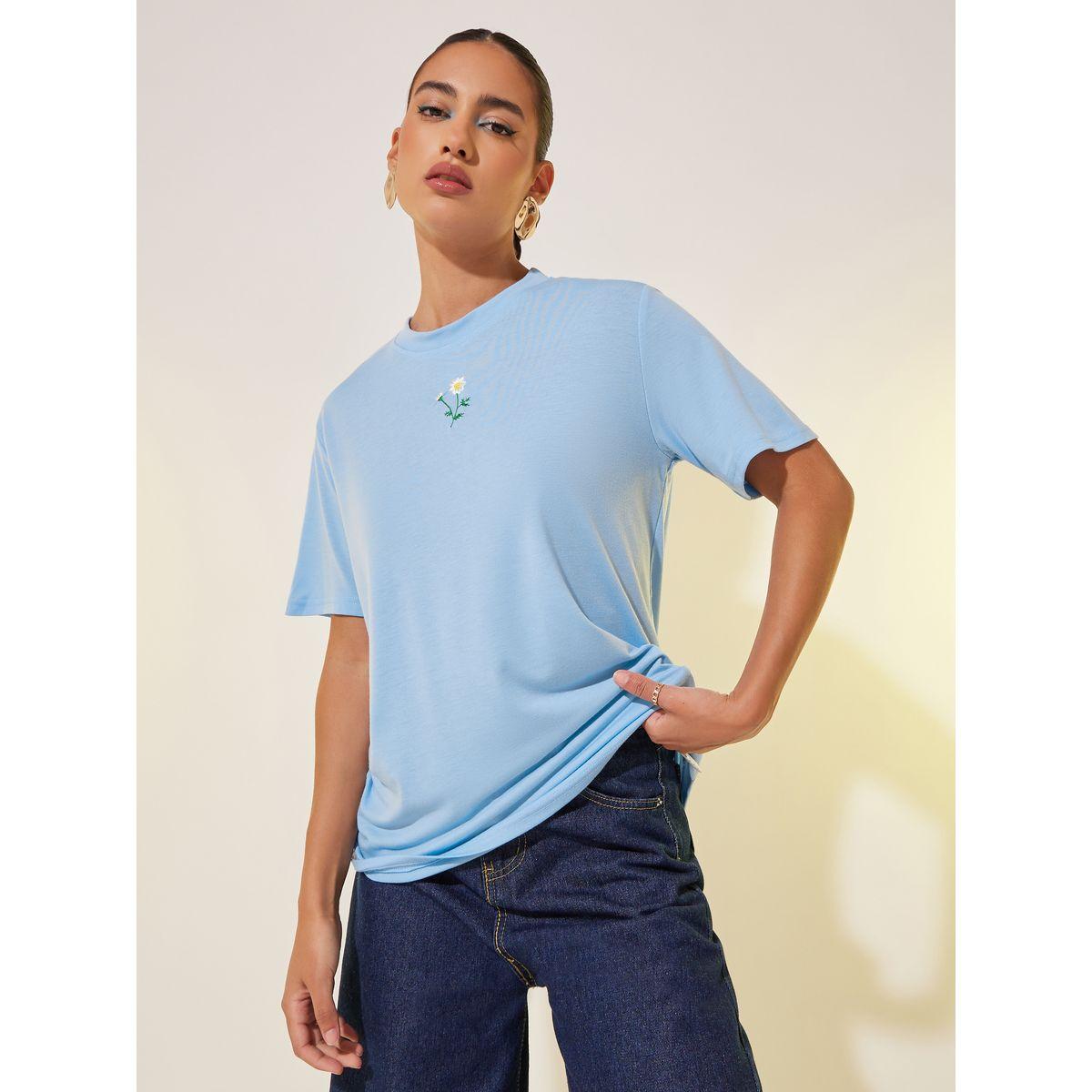 تيشيرت بياقة دائرية وتفاصيل مُطرّزة-women-clothing-tshirts-image-3