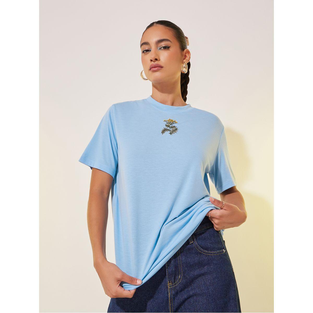 تيشيرت بياقة دائرية وتفاصيل مُطرّزة-women-clothing-tshirts-image-3