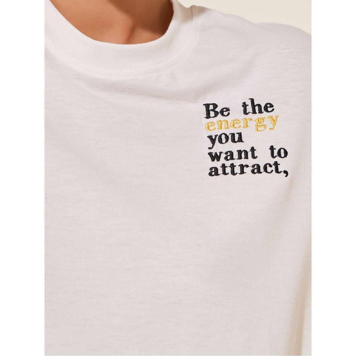 تيشيرت بياقة ضيقة وتفاصيل مُطرّزة-women-clothing-tshirts-image-3