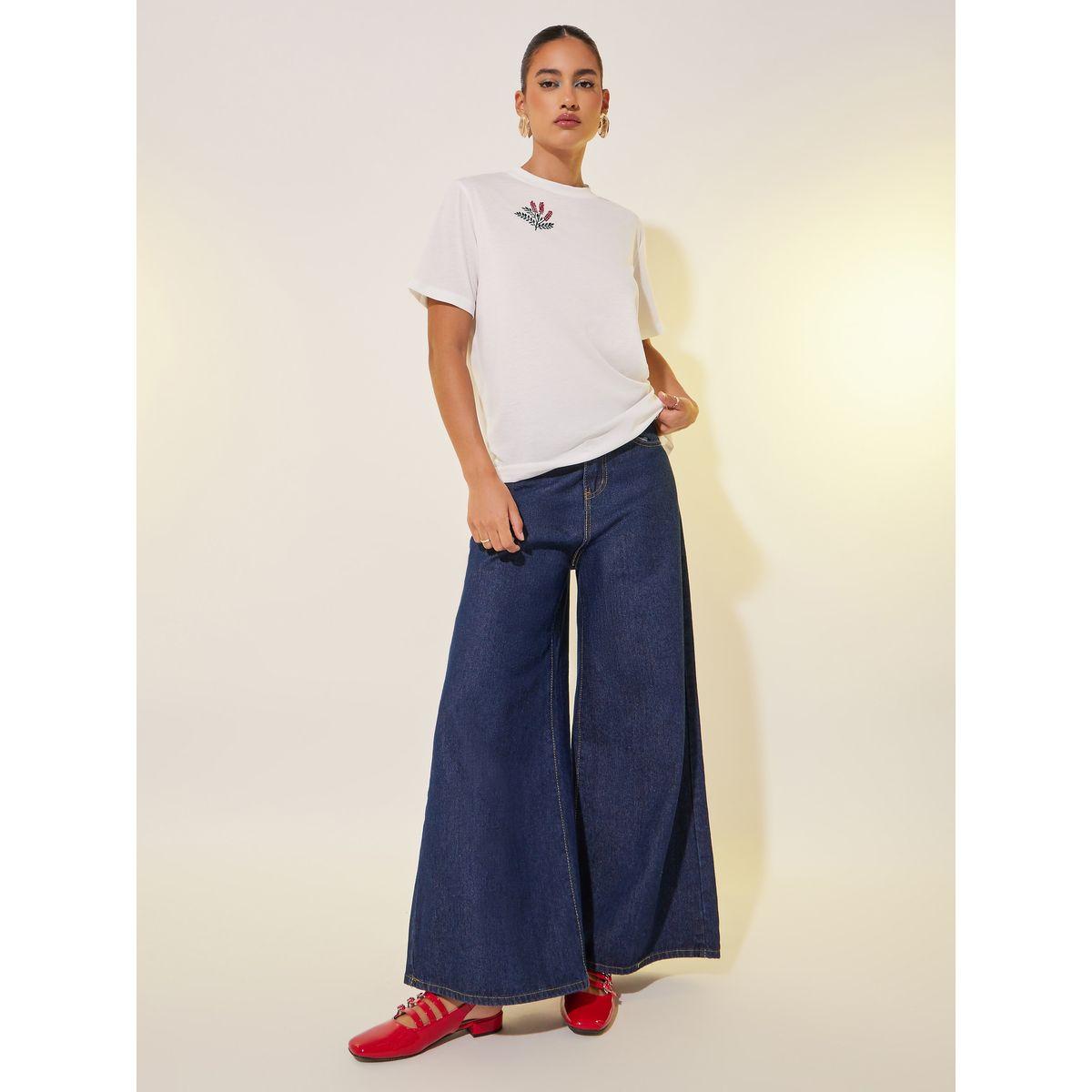 تيشيرت بياقة دائرية وزهور مُطرّزة-women-clothing-tshirts-image-2