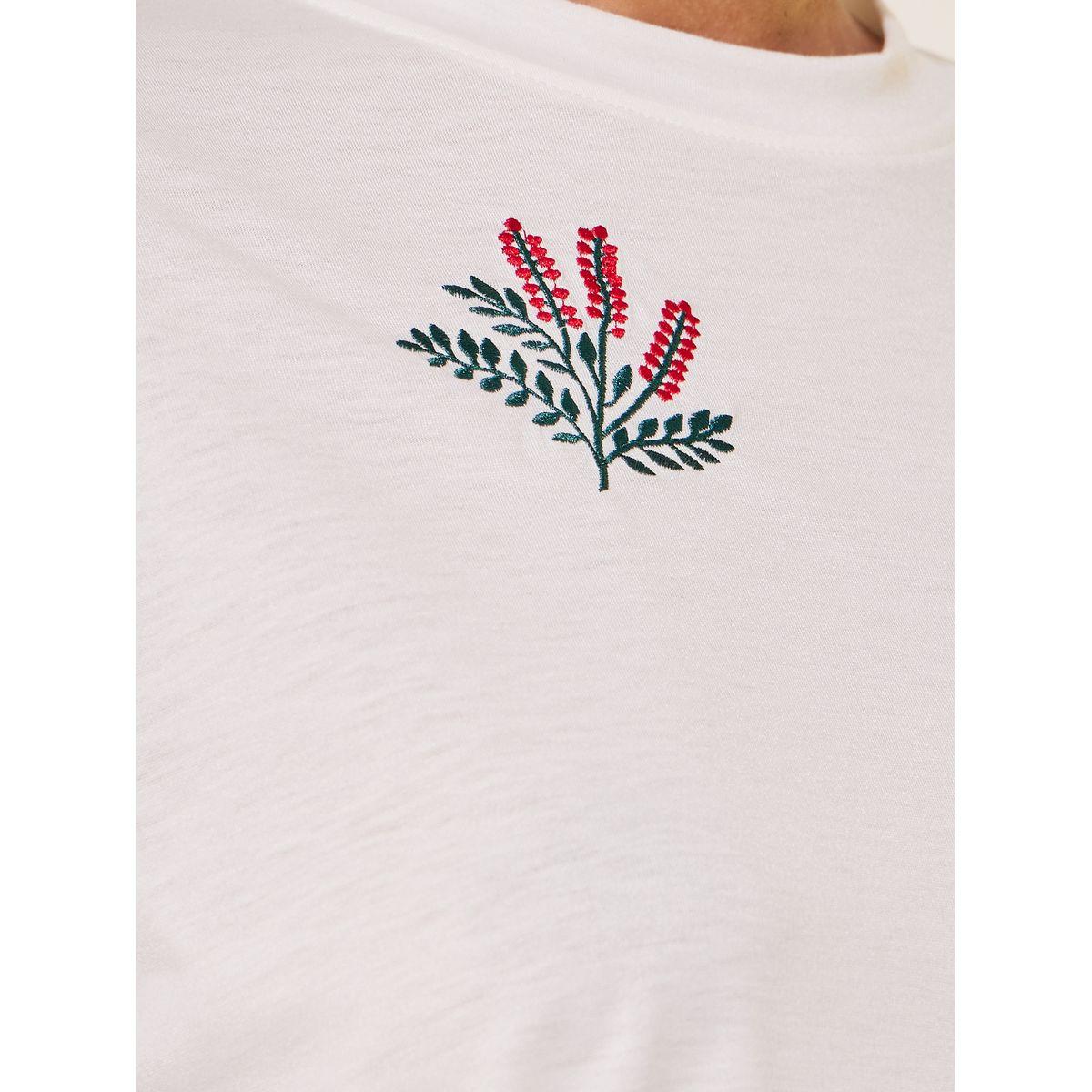 تيشيرت بياقة دائرية وزهور مُطرّزة-women-clothing-tshirts-image-3