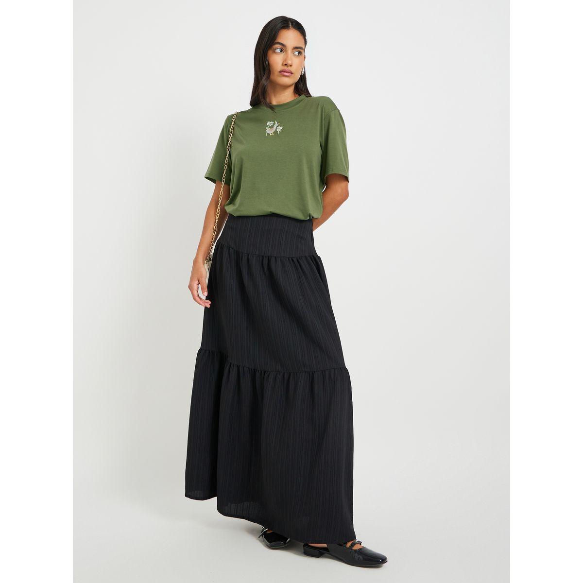 تيشيرت بتفاصيل مُطرّزة وياقة دائرية-women-clothing-tshirts-image-2