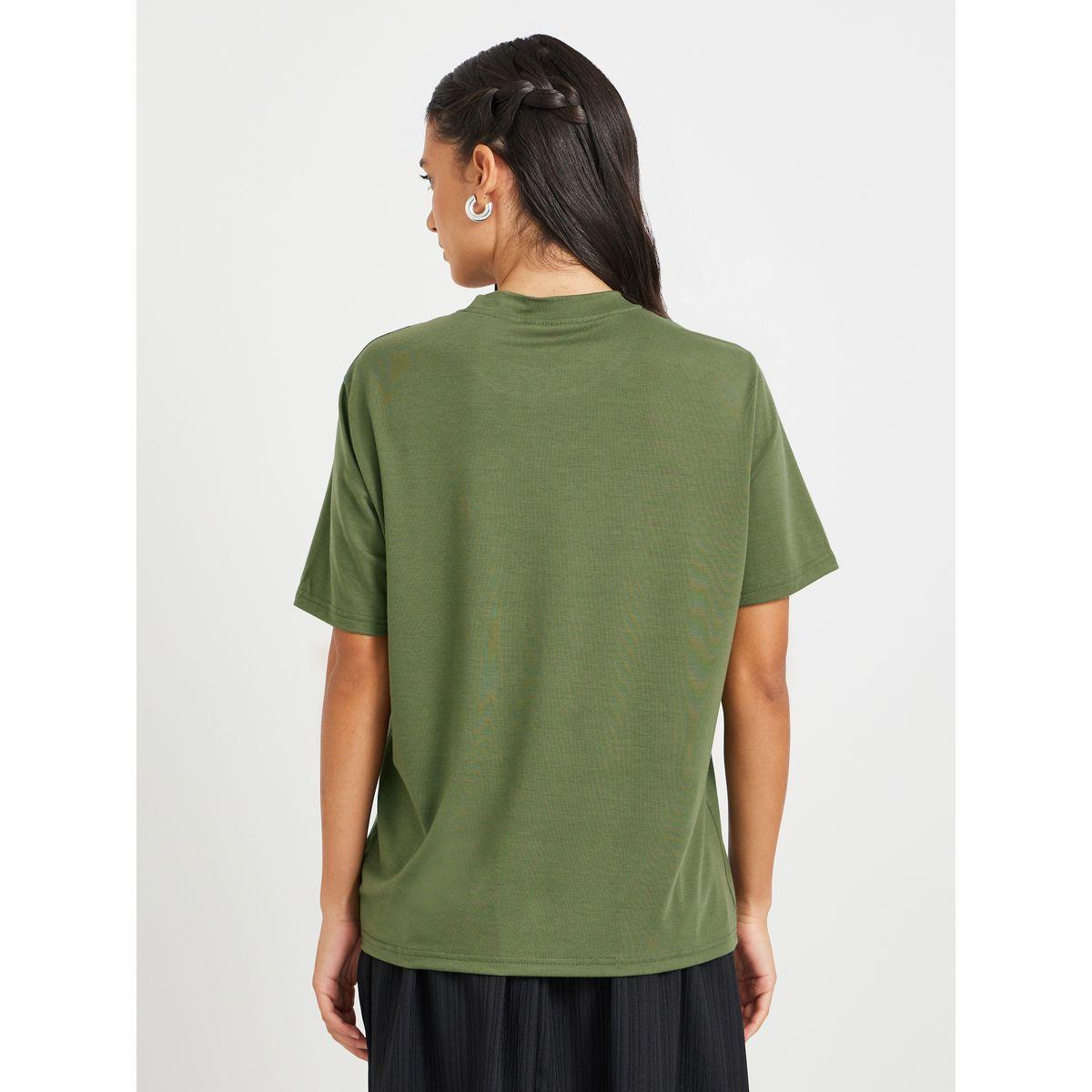 تيشيرت بتفاصيل مُطرّزة وياقة دائرية-women-clothing-tshirts-image-5
