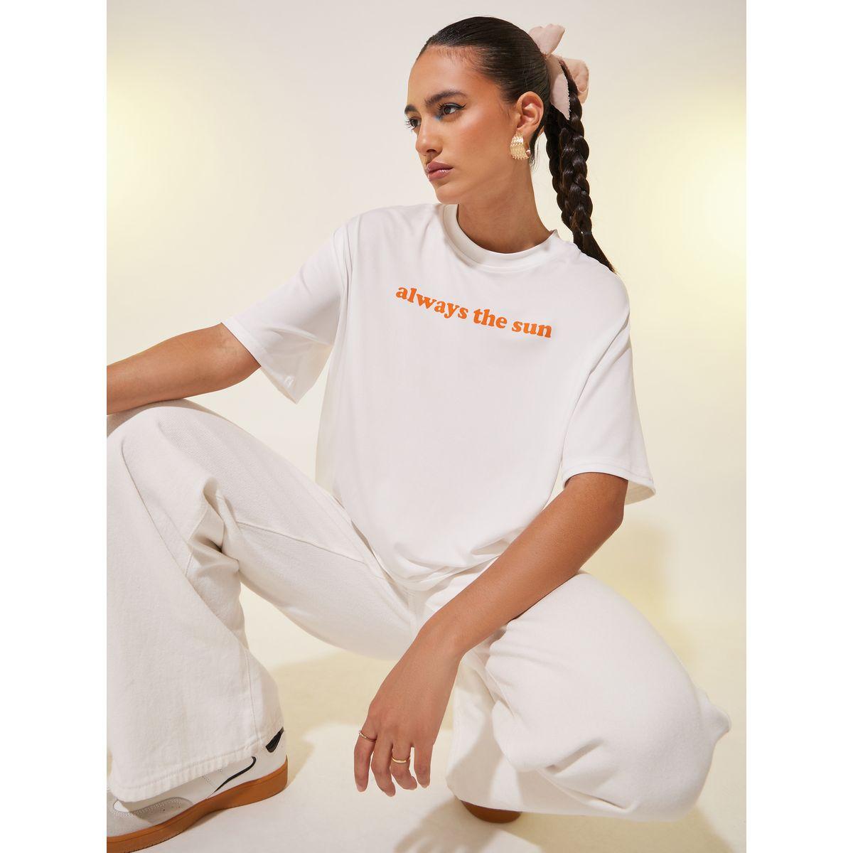 تيشيرت بياقة دائرية وطبعة كتابة-women-clothing-tshirts-image-1