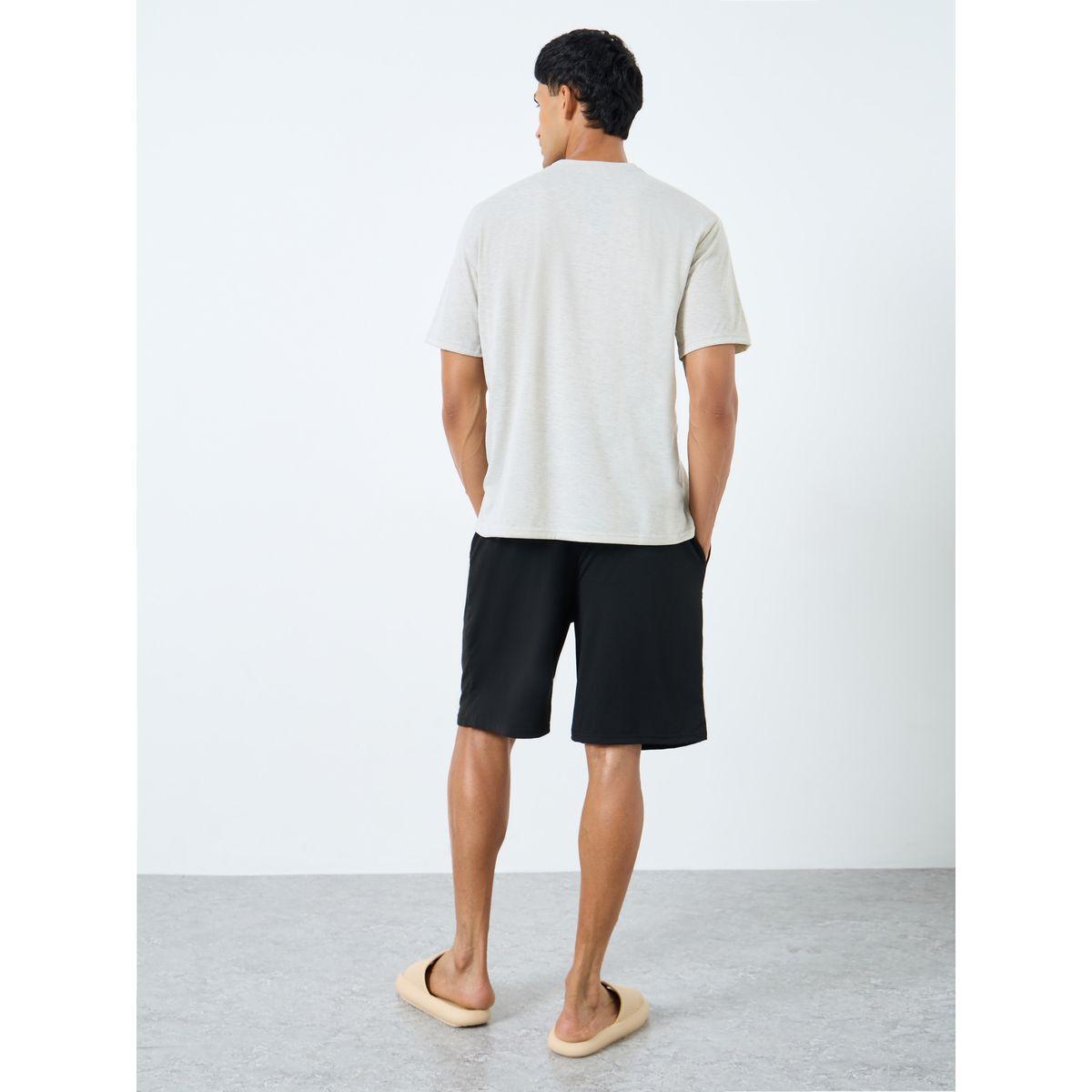 طقم من شورت بيجاما وتيشيرت بطبعة جرافيك-men-clothing-nightwear-sets-image-4